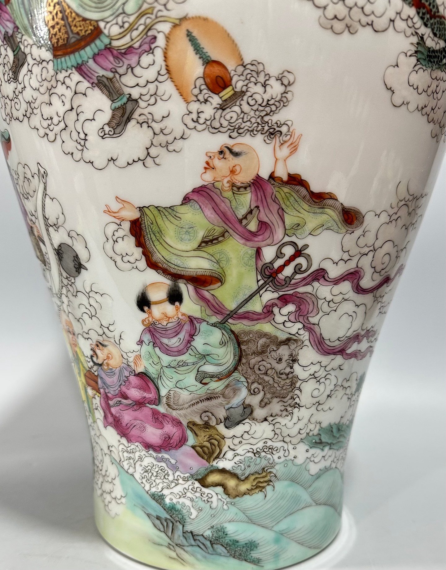 Qing Dynasty Yongzheng Pastel-colored figure of Monkey King fighting against the Eighteen Arhats plum vase