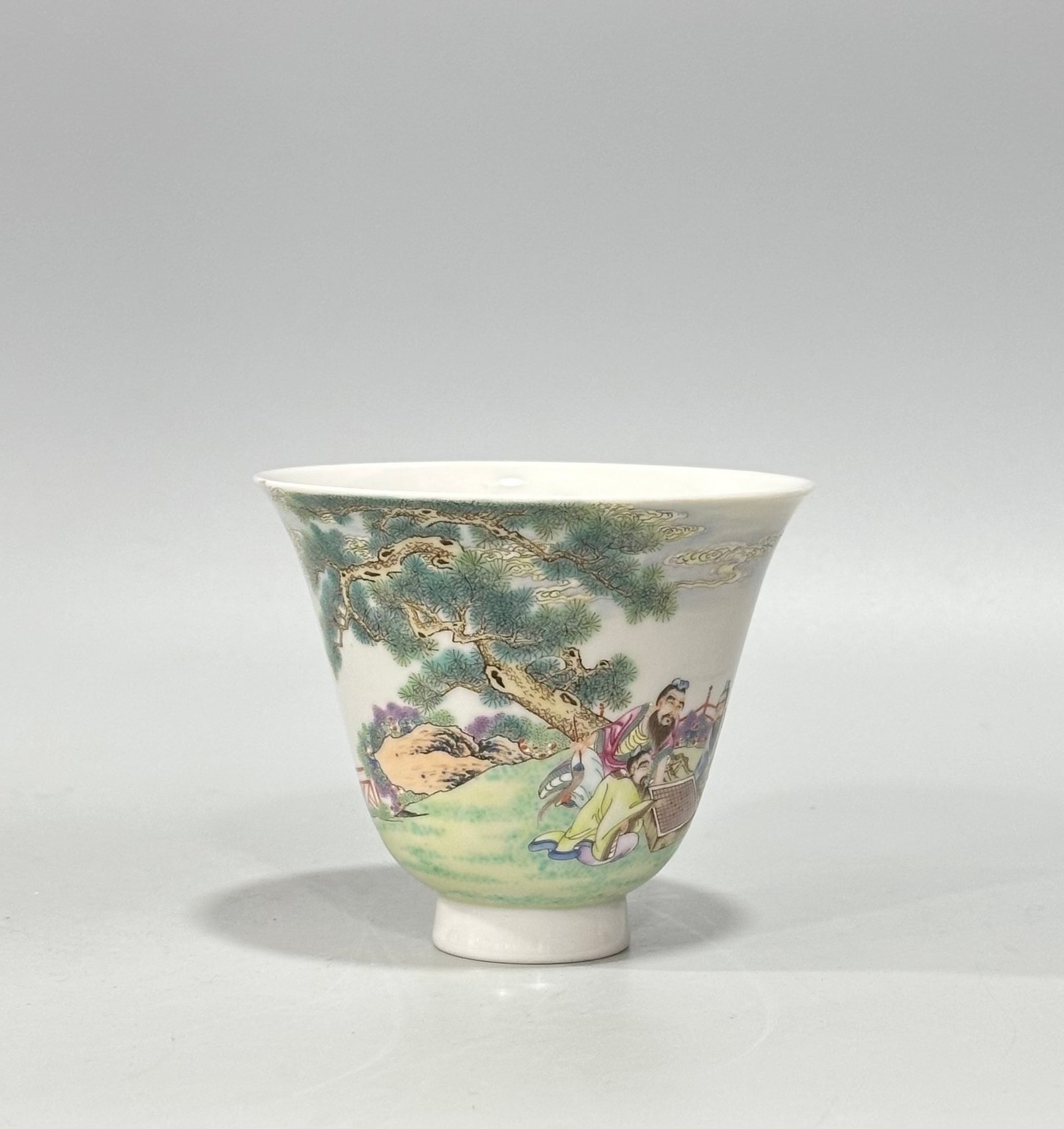 Qing Dynasty Yongzheng a pastel cup with a figure and a scholar