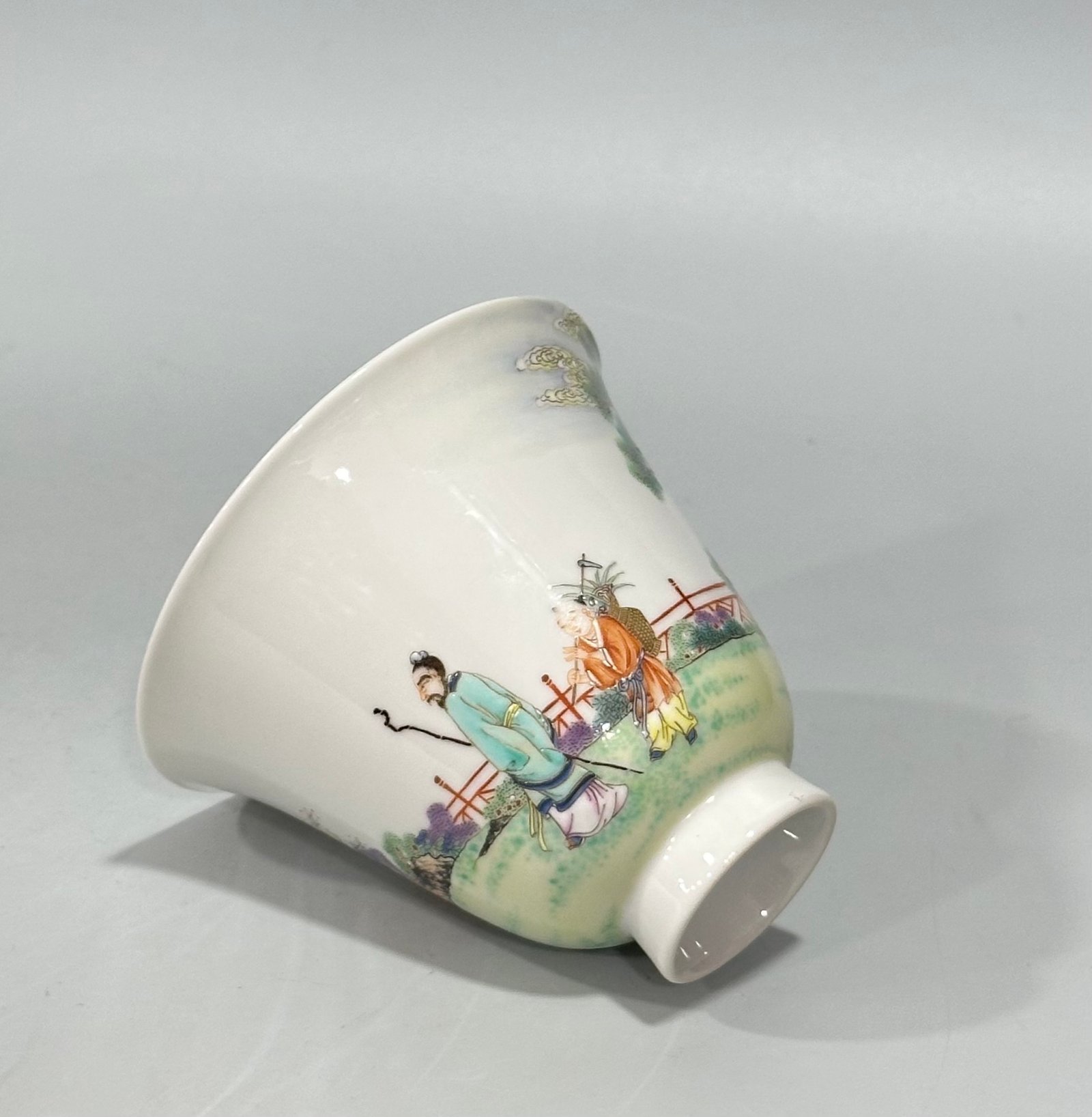 Qing Dynasty Yongzheng a pastel cup with a figure and a scholar