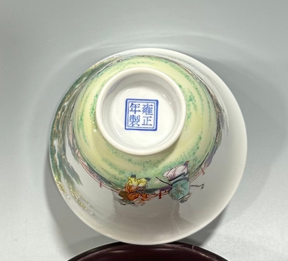 Qing Dynasty Yongzheng a pastel cup with a figure and a scholar