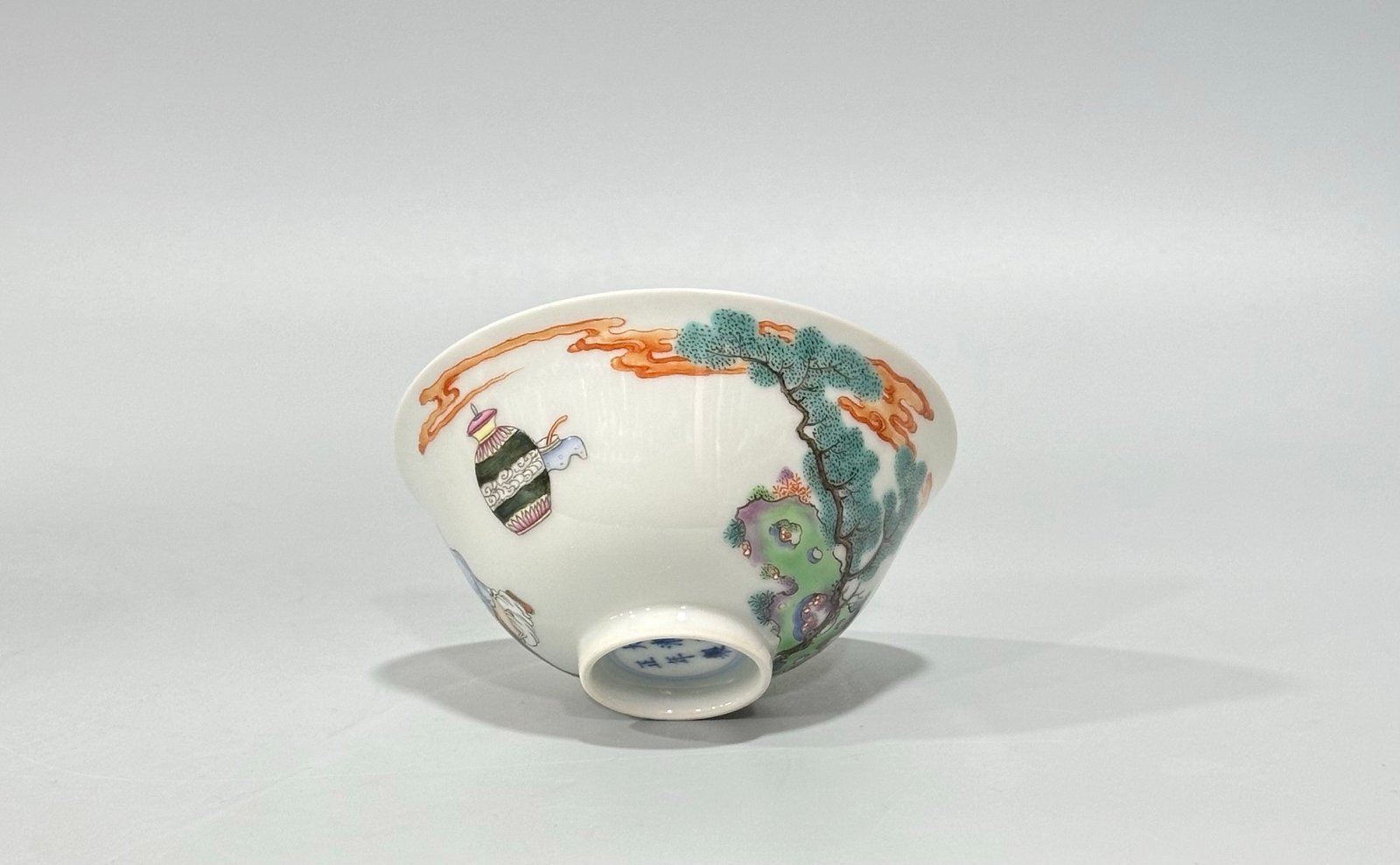 Qing Dynasty Yongzheng Pastel-colored figure erotic cup