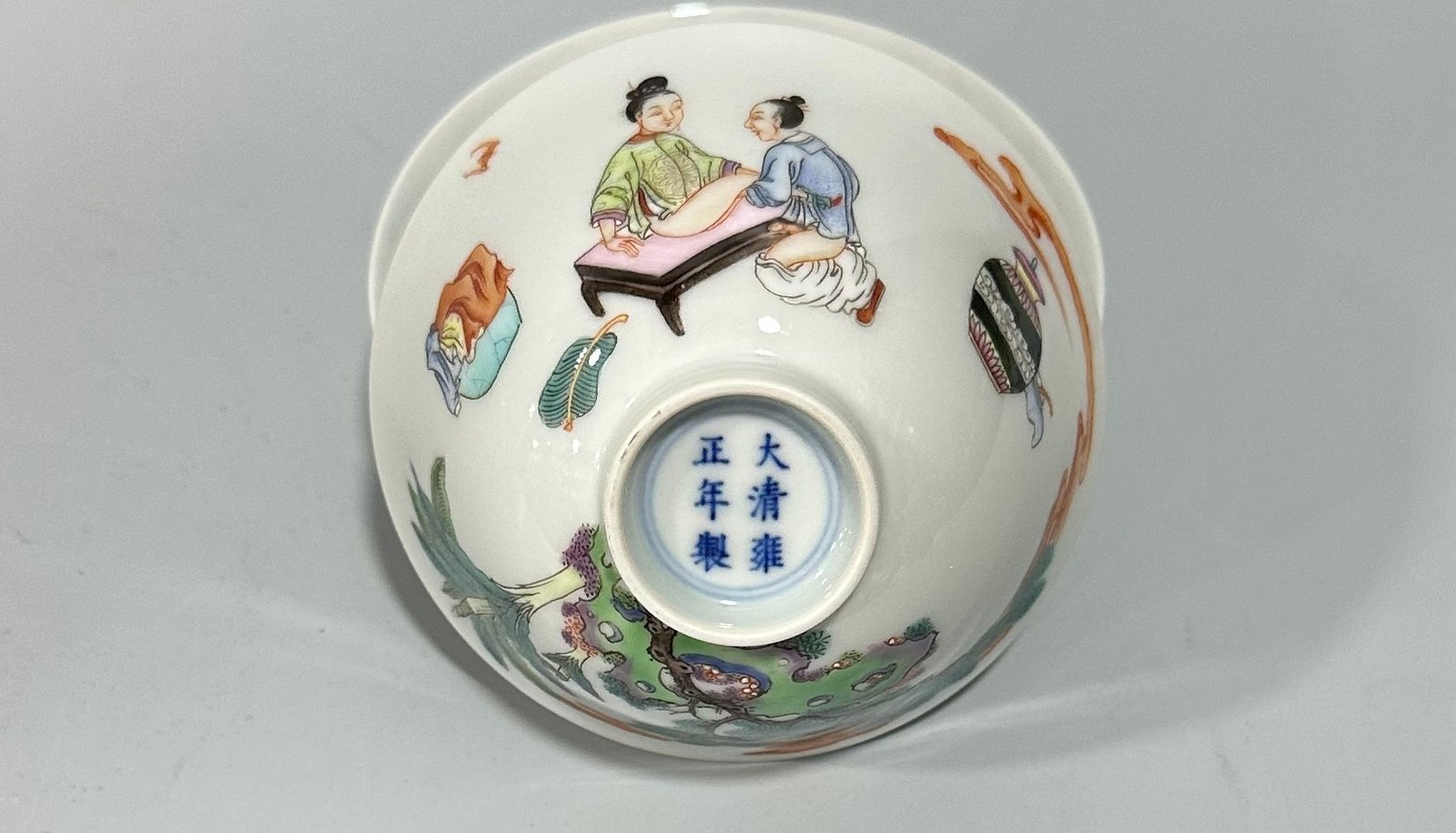 Qing Dynasty Yongzheng Pastel-colored figure erotic cup