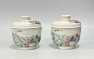 Qing Dynasty Yongzheng Pastel-colored figure jar with Fushan and Shouhai pattern lid