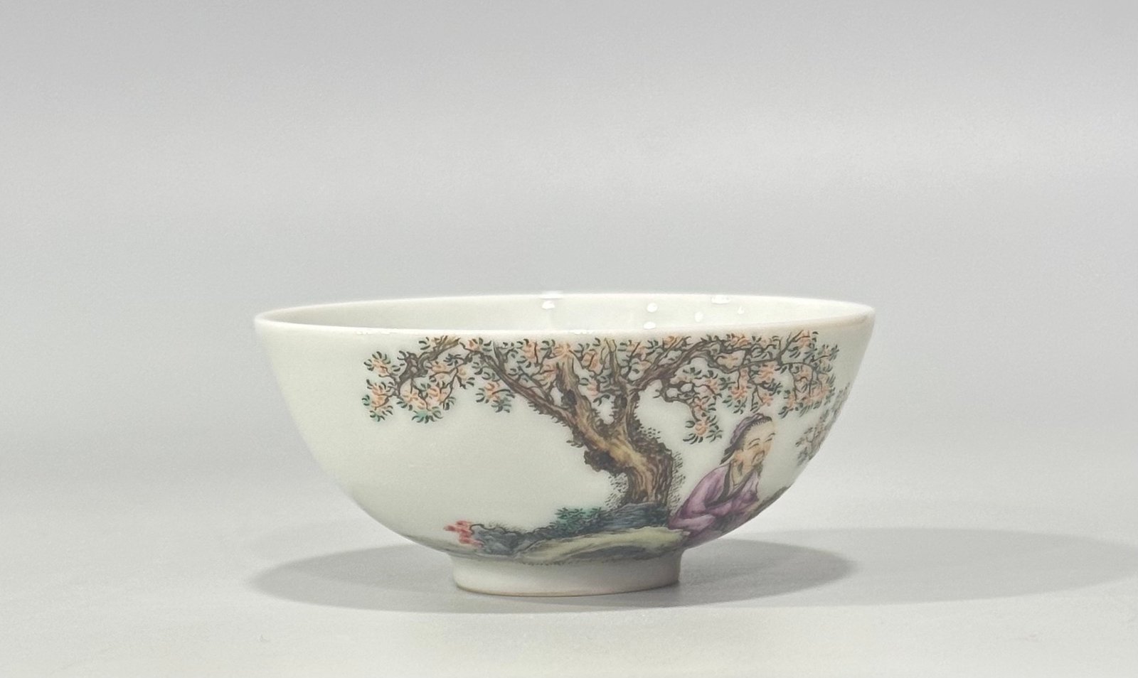 Qing Dynasty Yongzheng Pastel figure cup