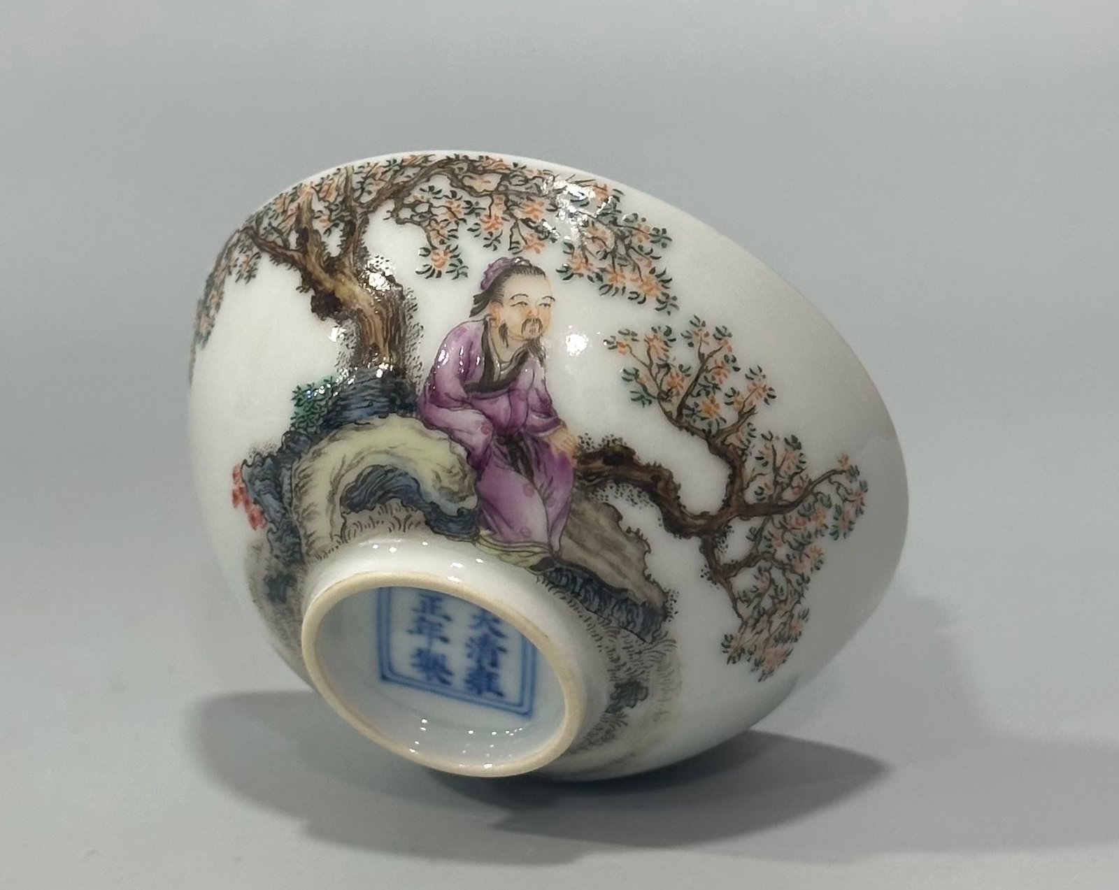 Qing Dynasty Yongzheng Pastel figure cup