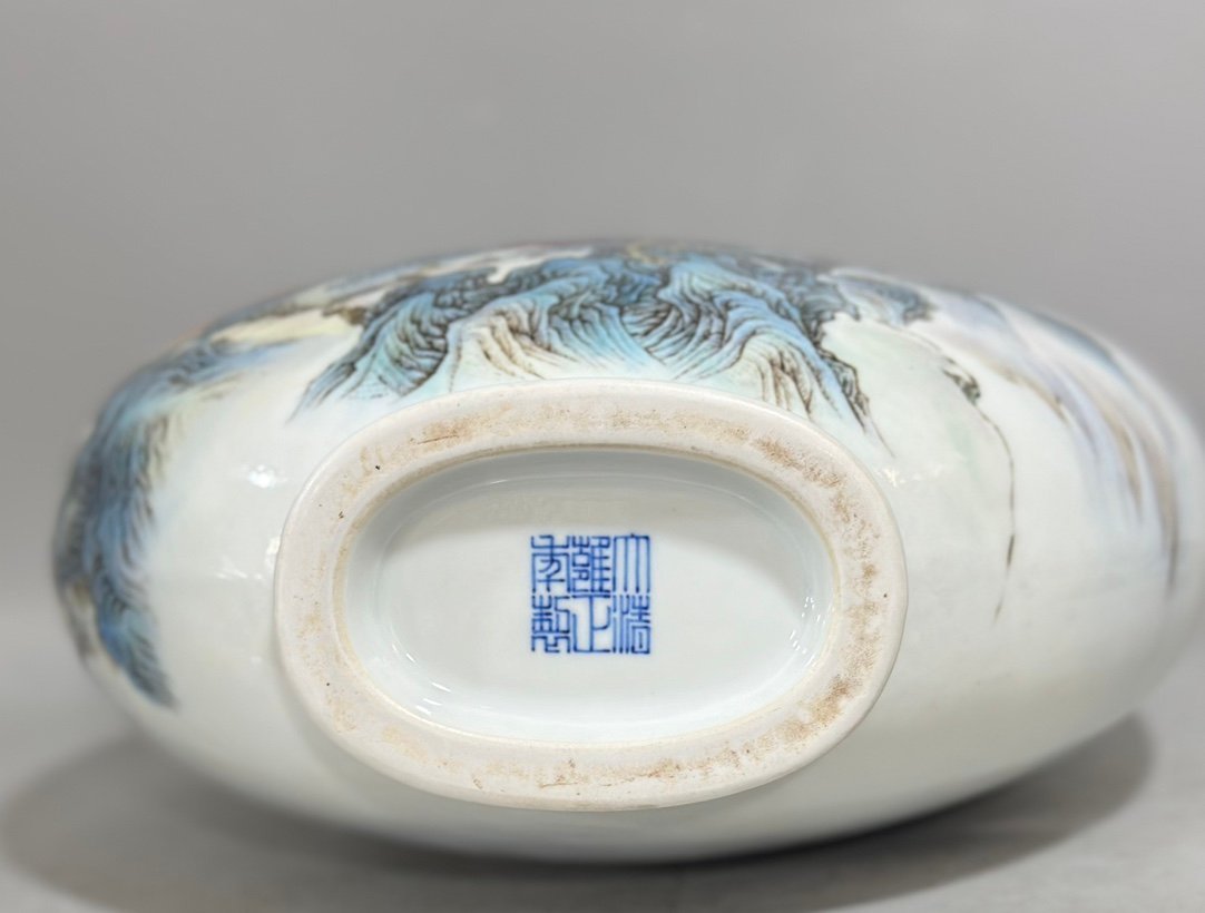 Qing Dynasty Yongzheng Pastel landscape pavilion figure with two ears holding the moon vase