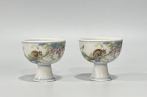 Qing Dynasty Yongzheng Pastel squirrel grape pattern goblet