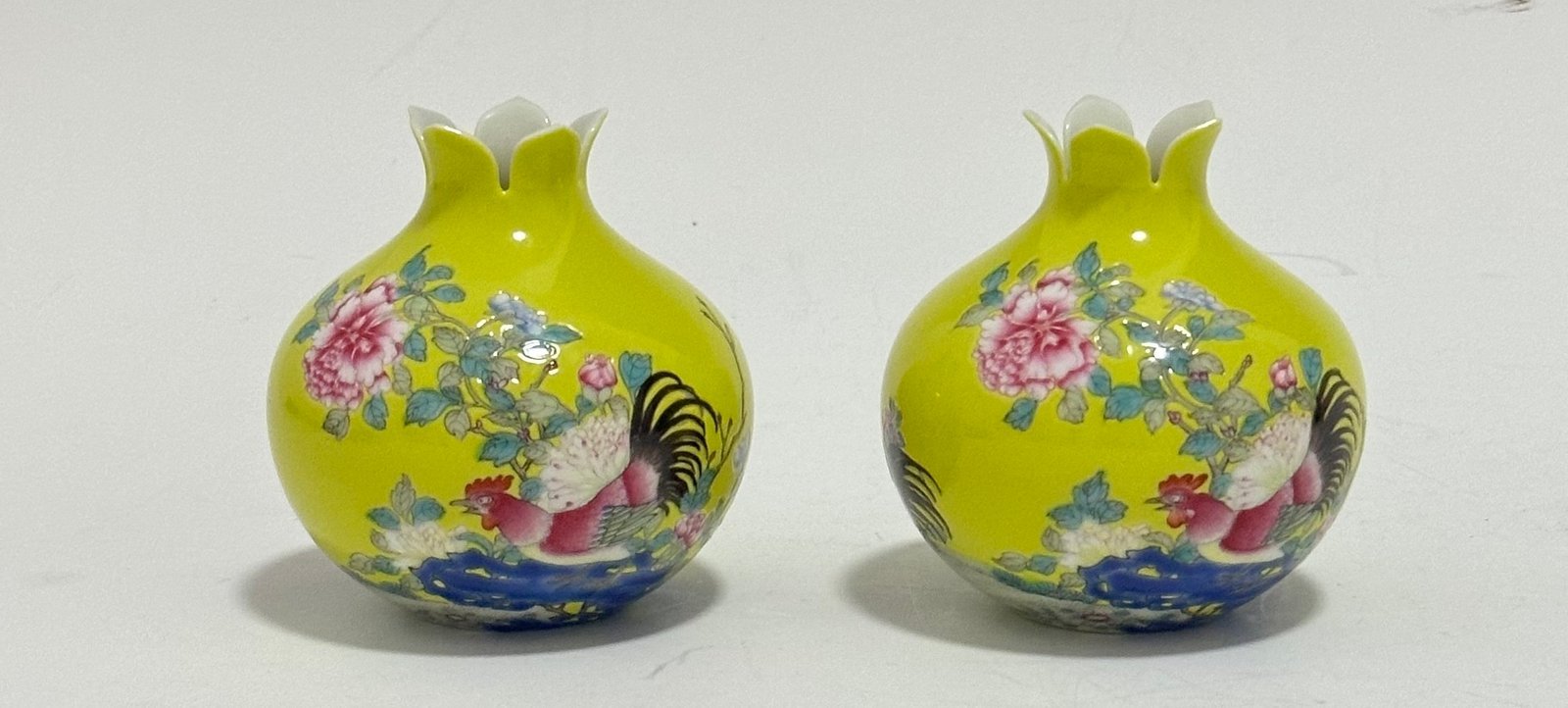 Qing Dynasty Yongzheng Pastel lemon yellow glaze pomegranate statue with flower and bird patterns