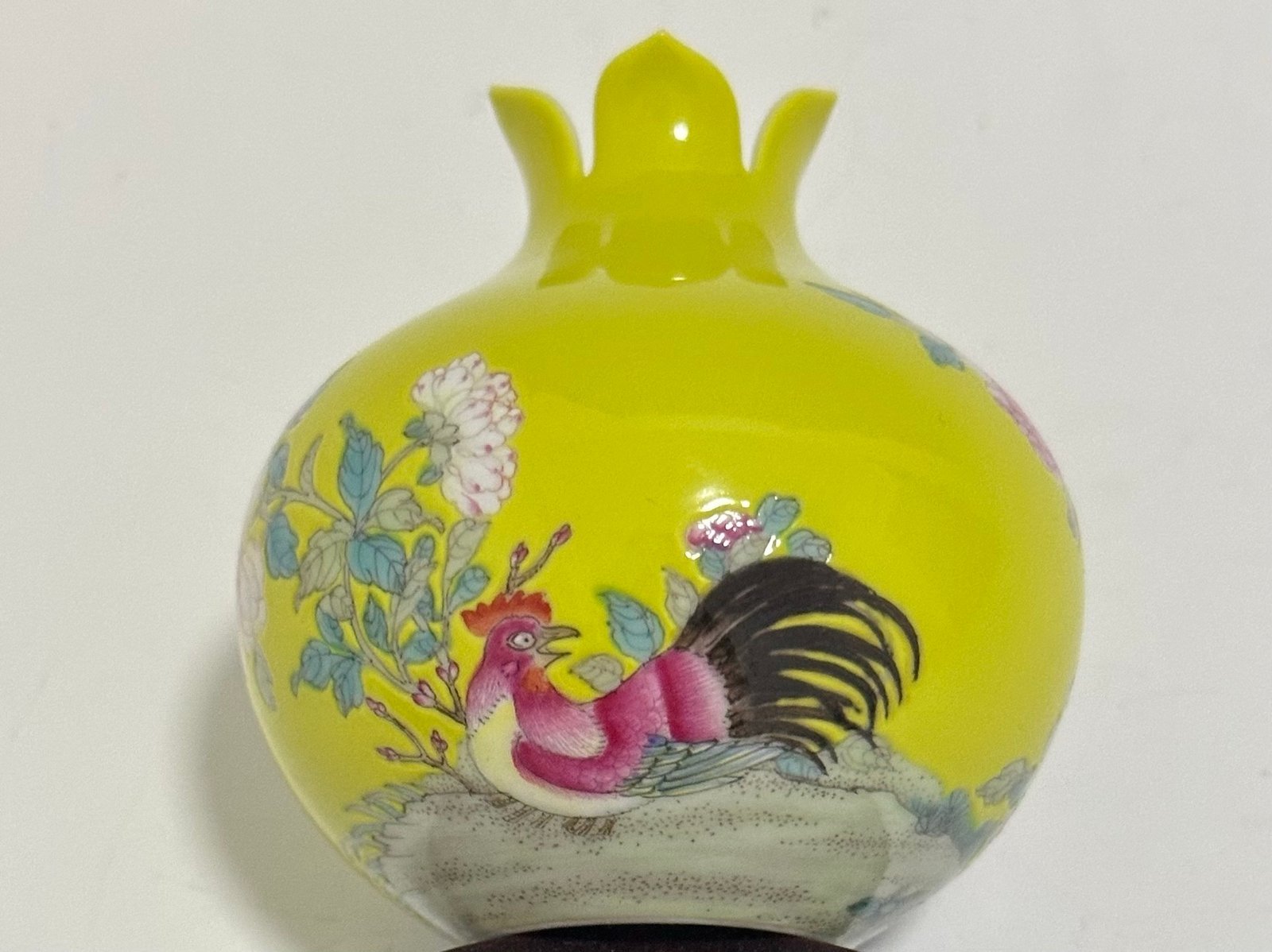 Qing Dynasty Yongzheng Pastel lemon yellow glaze pomegranate statue with flower and bird patterns