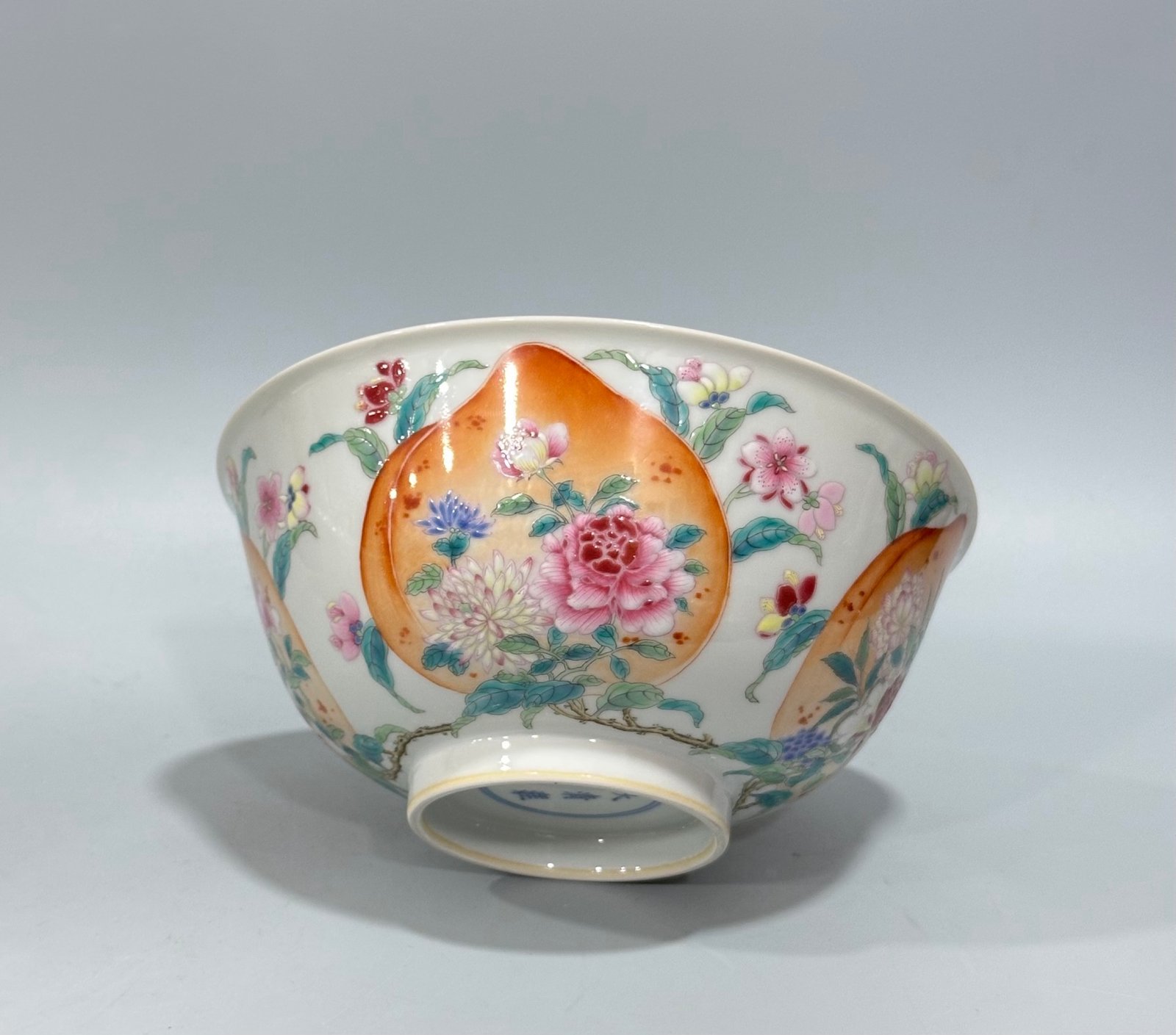 Qing Dynasty Yongzheng Pastel peach pattern flower bowl