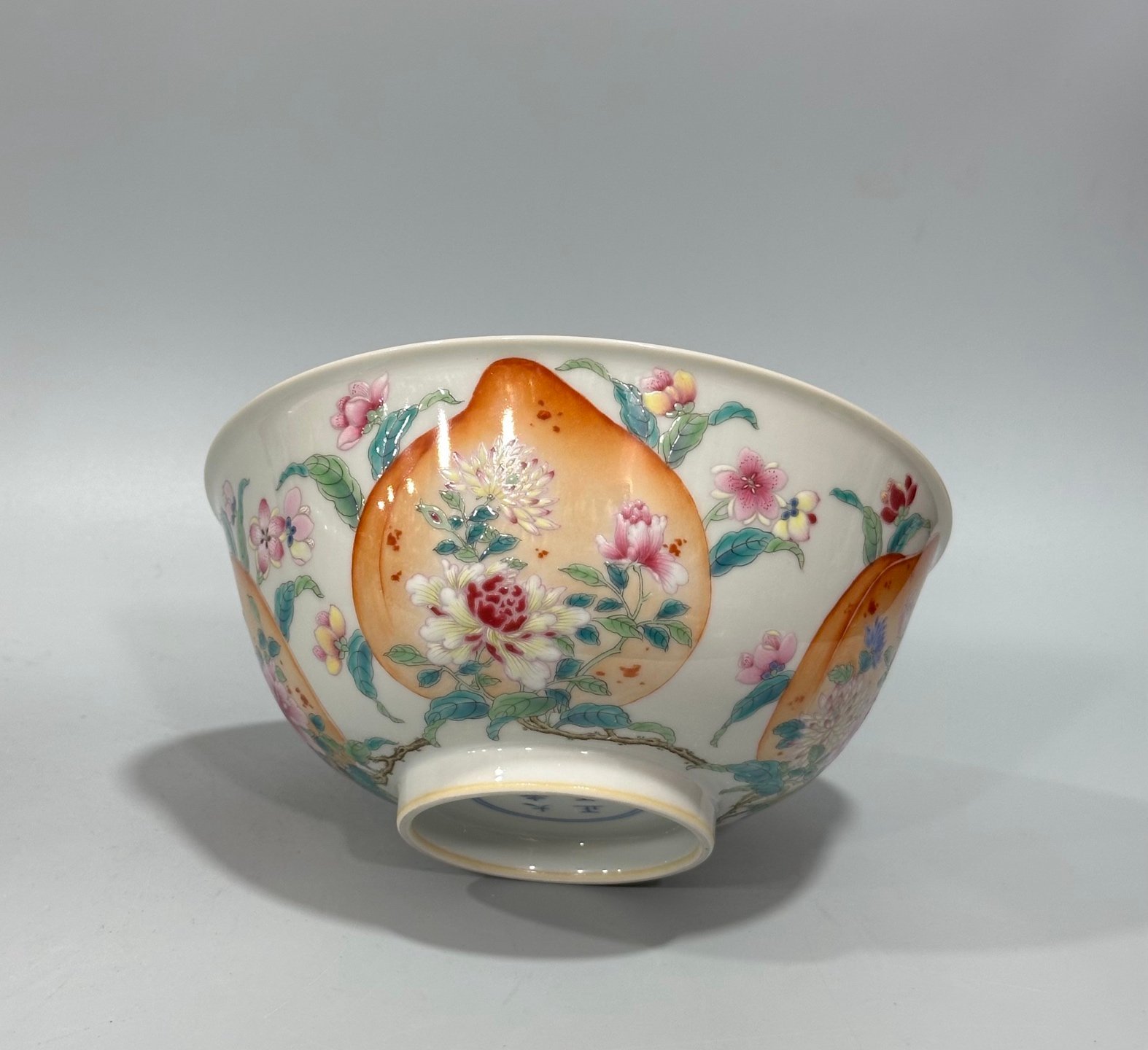 Qing Dynasty Yongzheng Pastel peach pattern flower bowl