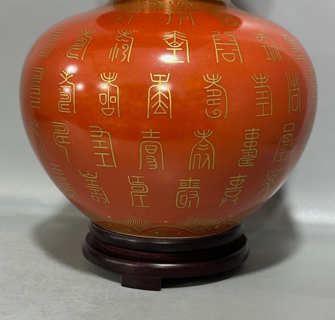 Qing Dynasty Yongzheng Pastel coral red gourd vase with gold and silver patterns