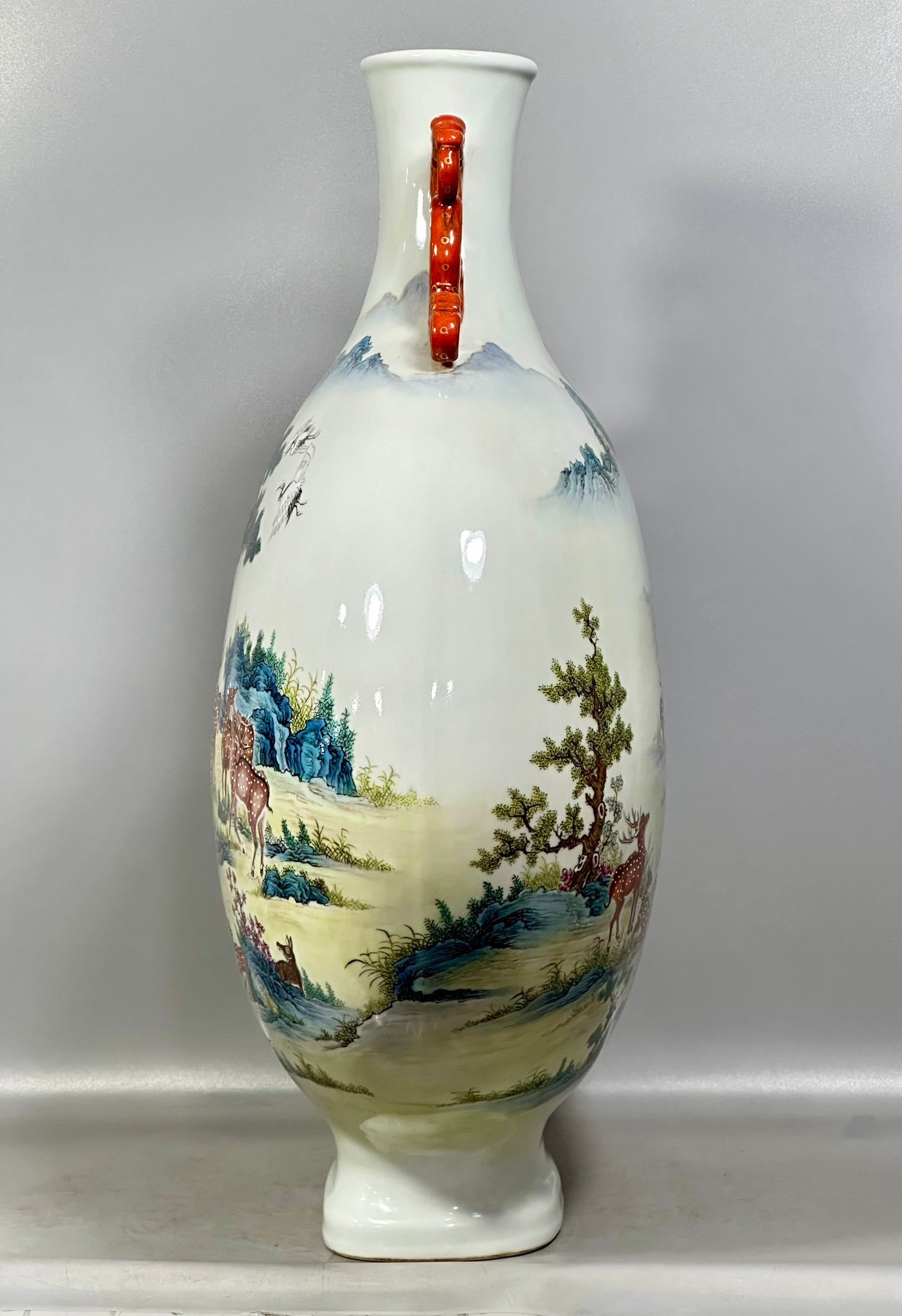 Qing Dynasty Yongzheng Pastel-colored double-eared moon vase with a hundred deers