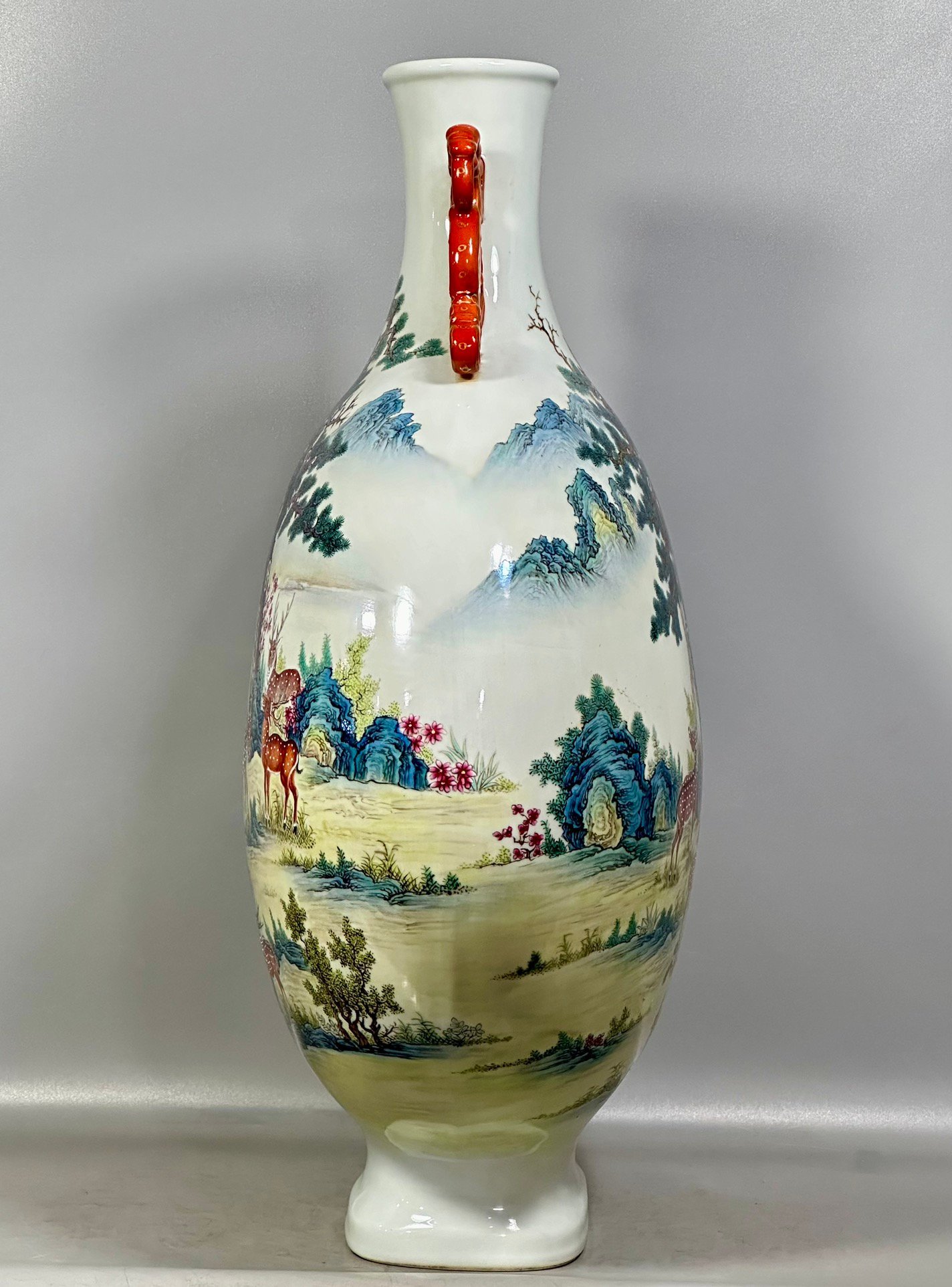 Qing Dynasty Yongzheng Pastel-colored double-eared moon vase with a hundred deers