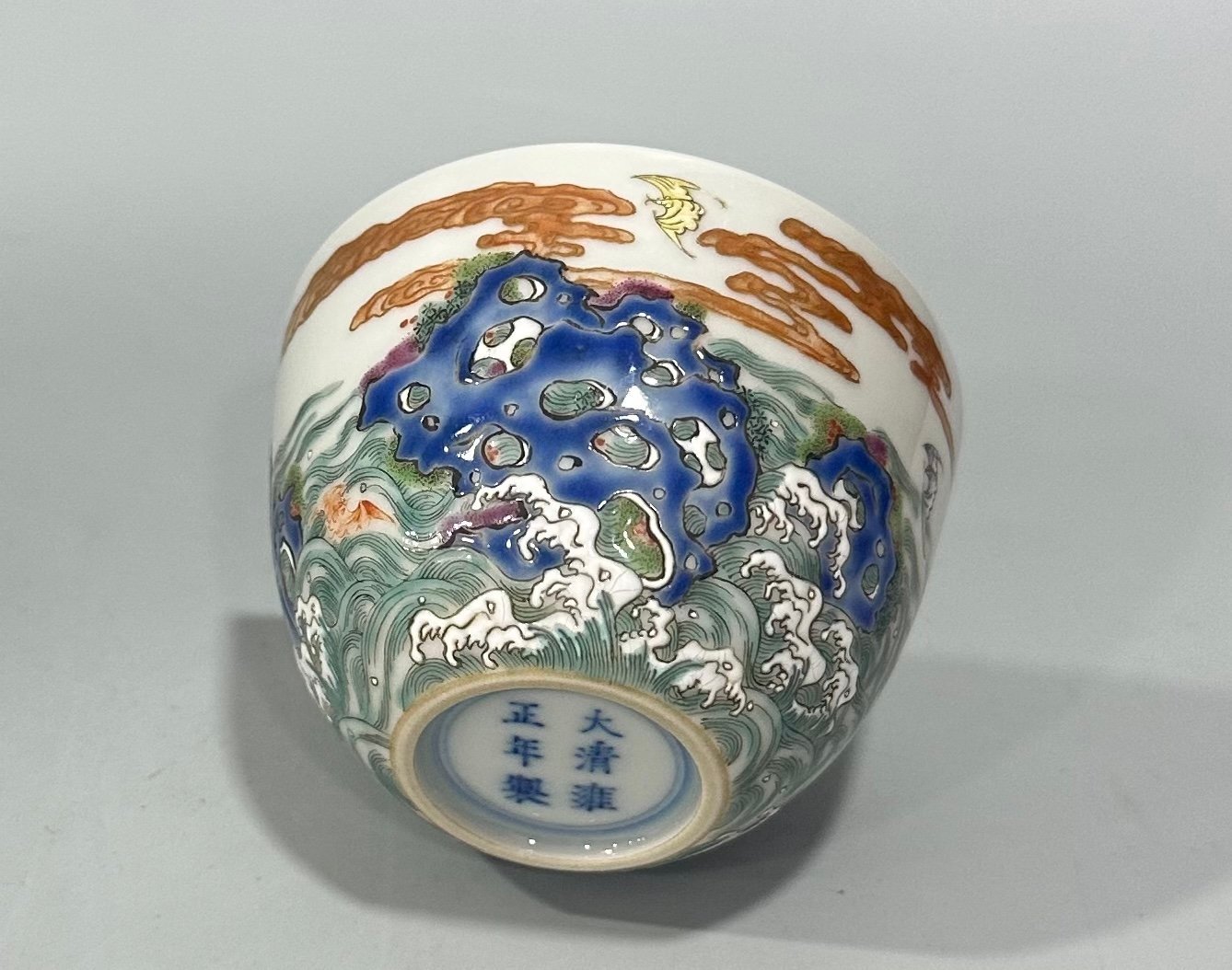 Qing Dynasty Yongzheng Pastel Fushan Shouhai pattern cylinder cup