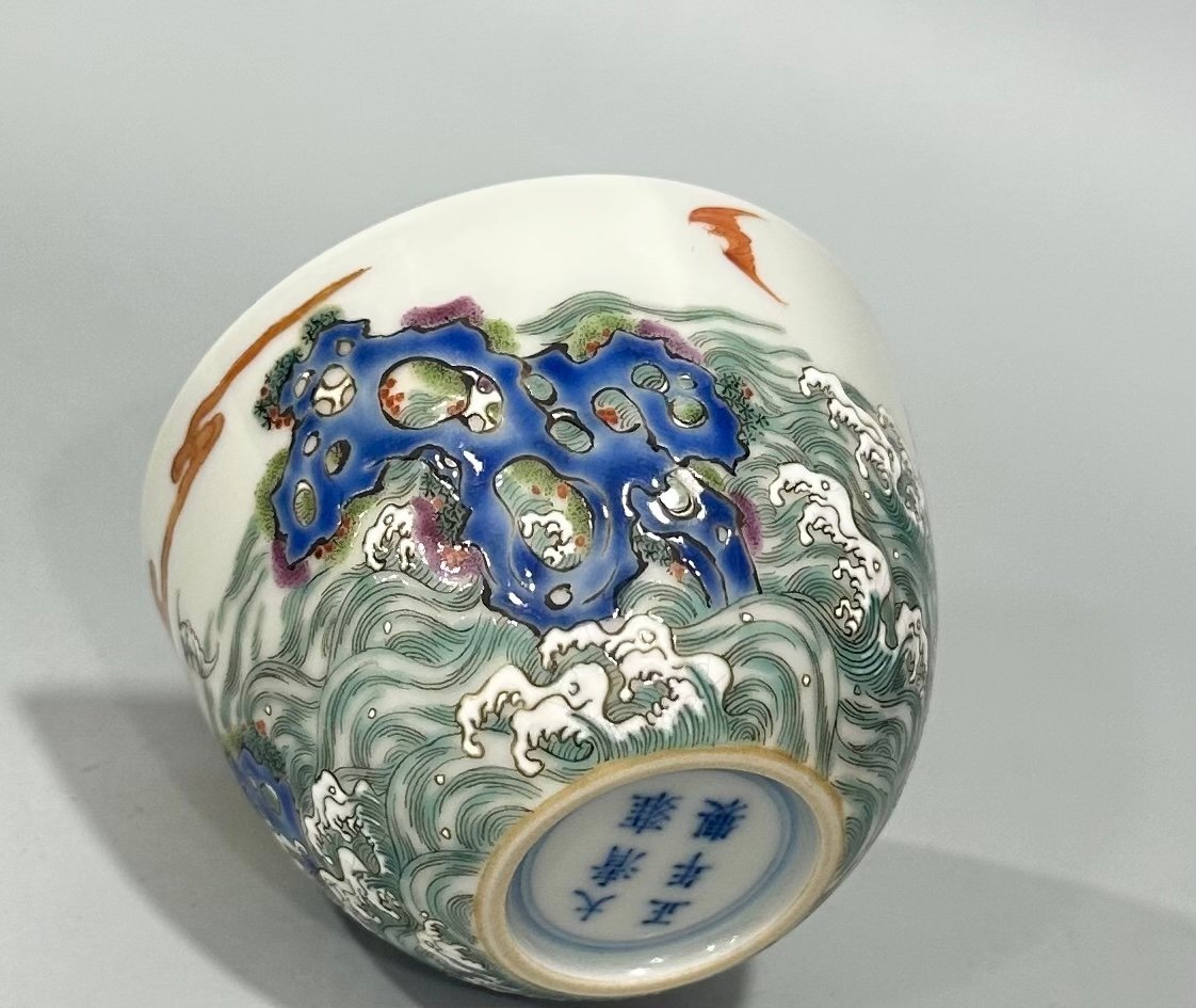 Qing Dynasty Yongzheng Pastel Fushan Shouhai pattern cylinder cup