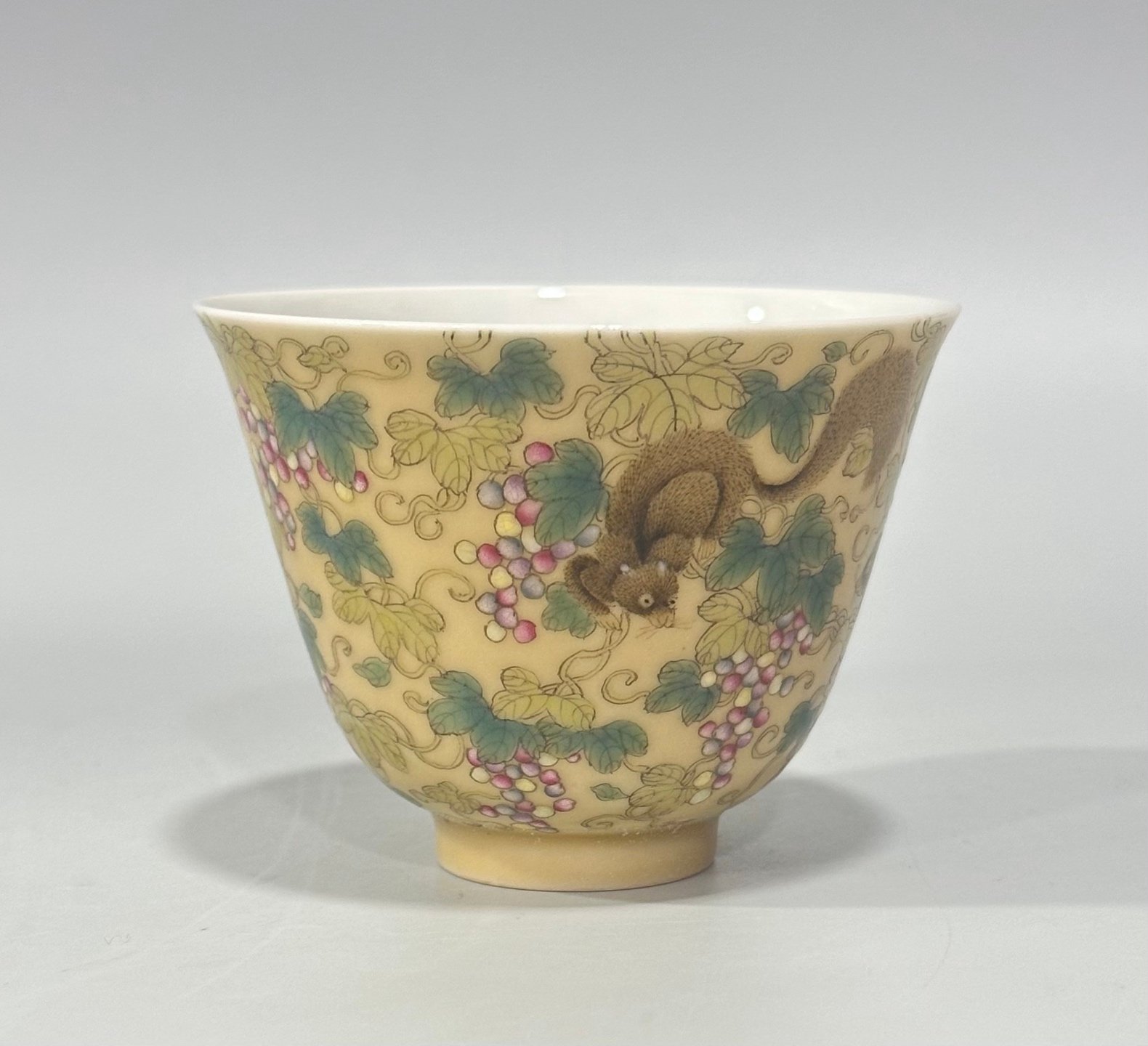 Qing Dynasty Yongzheng pastel beige glaze squirrel grape pattern cup