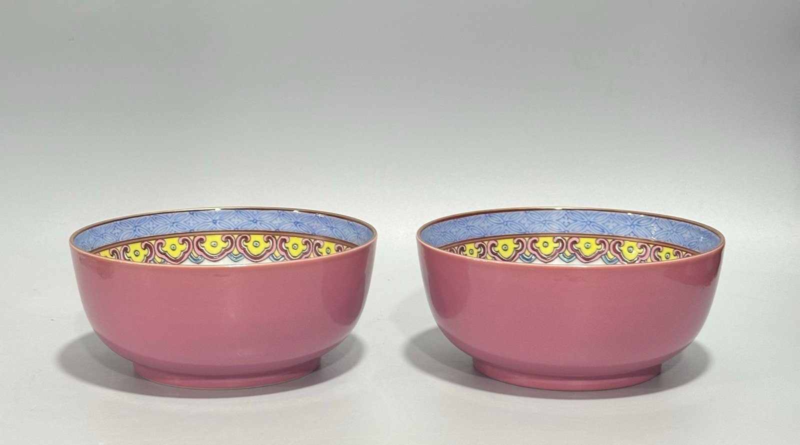 Qing Dynasty Yongzheng Pastel rouge water-painted bowl with peony pattern