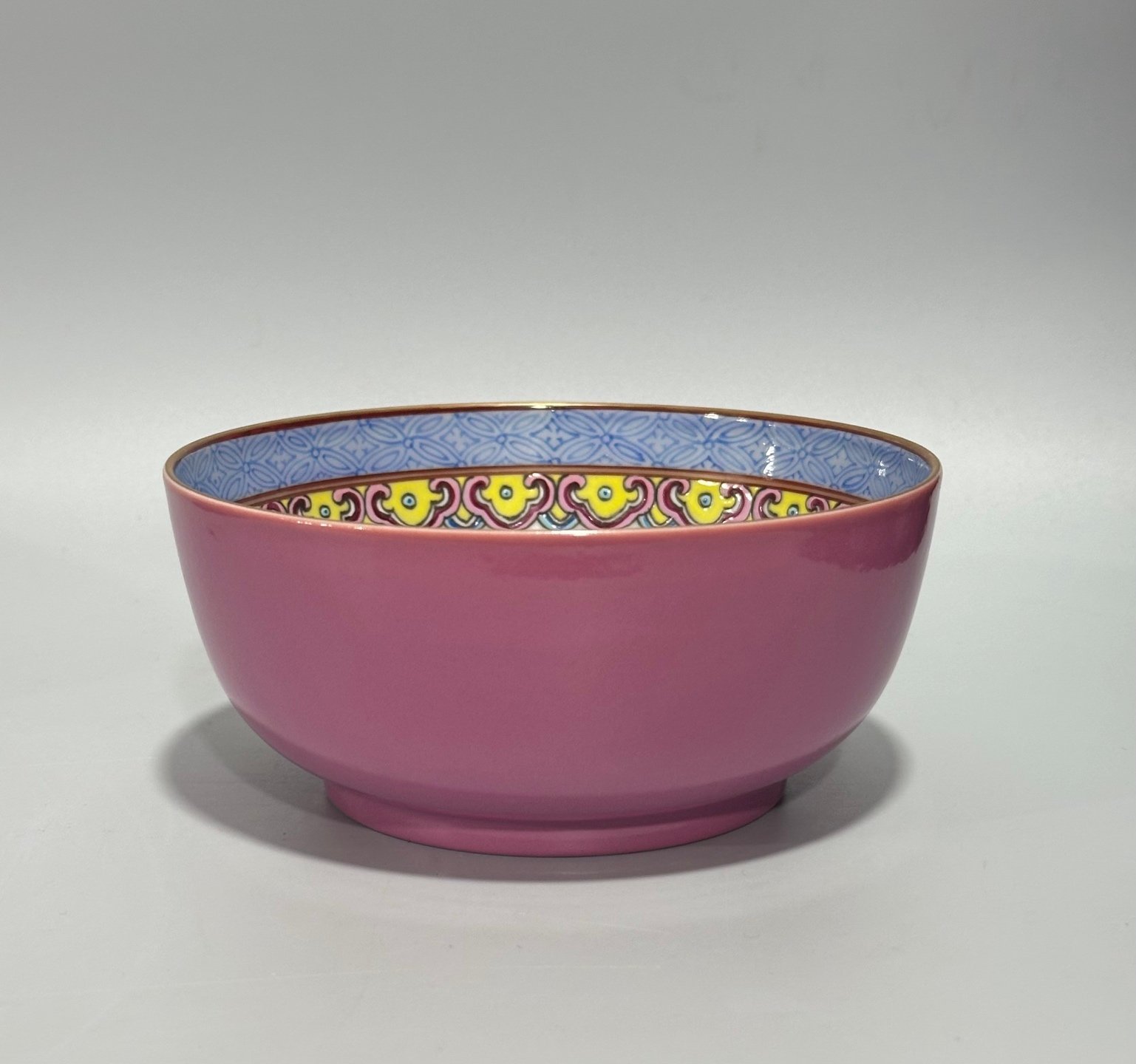 Qing Dynasty Yongzheng Pastel rouge water-painted bowl with peony pattern