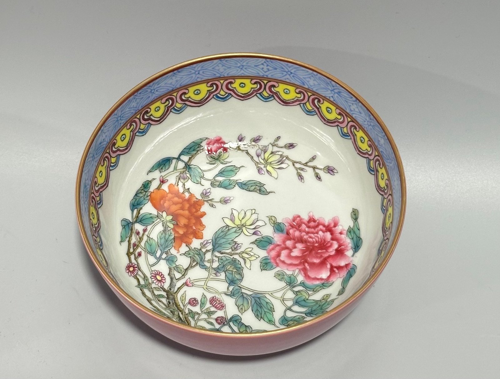 Qing Dynasty Yongzheng Pastel rouge water-painted bowl with peony pattern