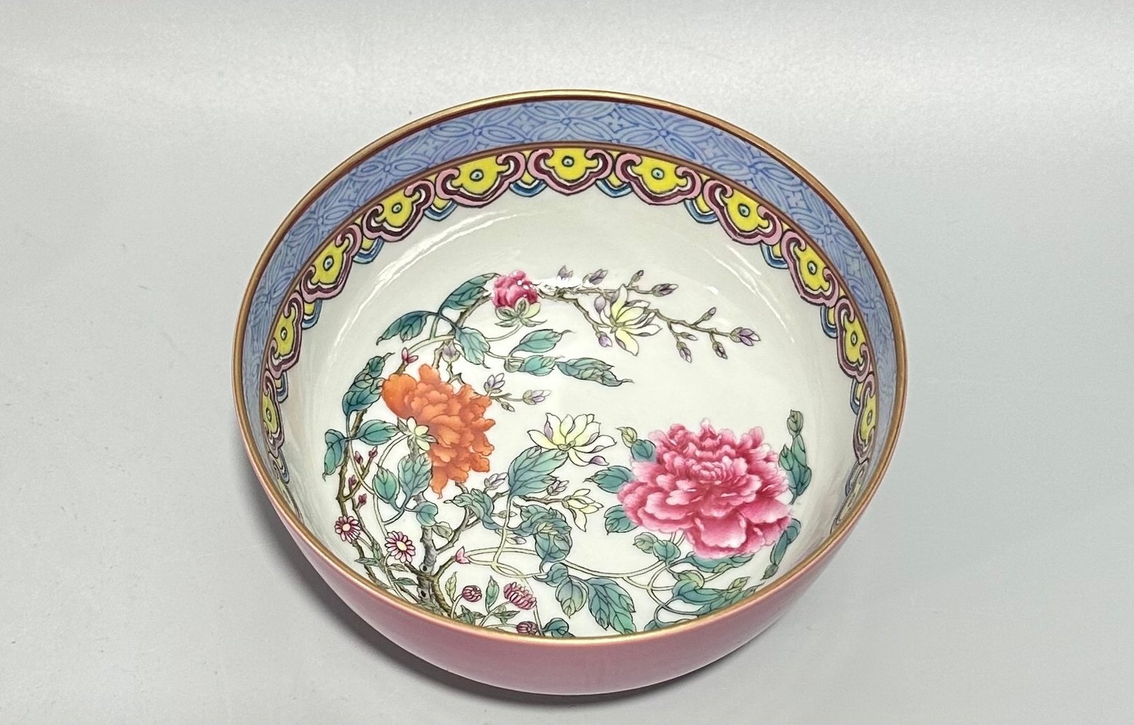 Qing Dynasty Yongzheng Pastel rouge water-painted bowl with peony pattern