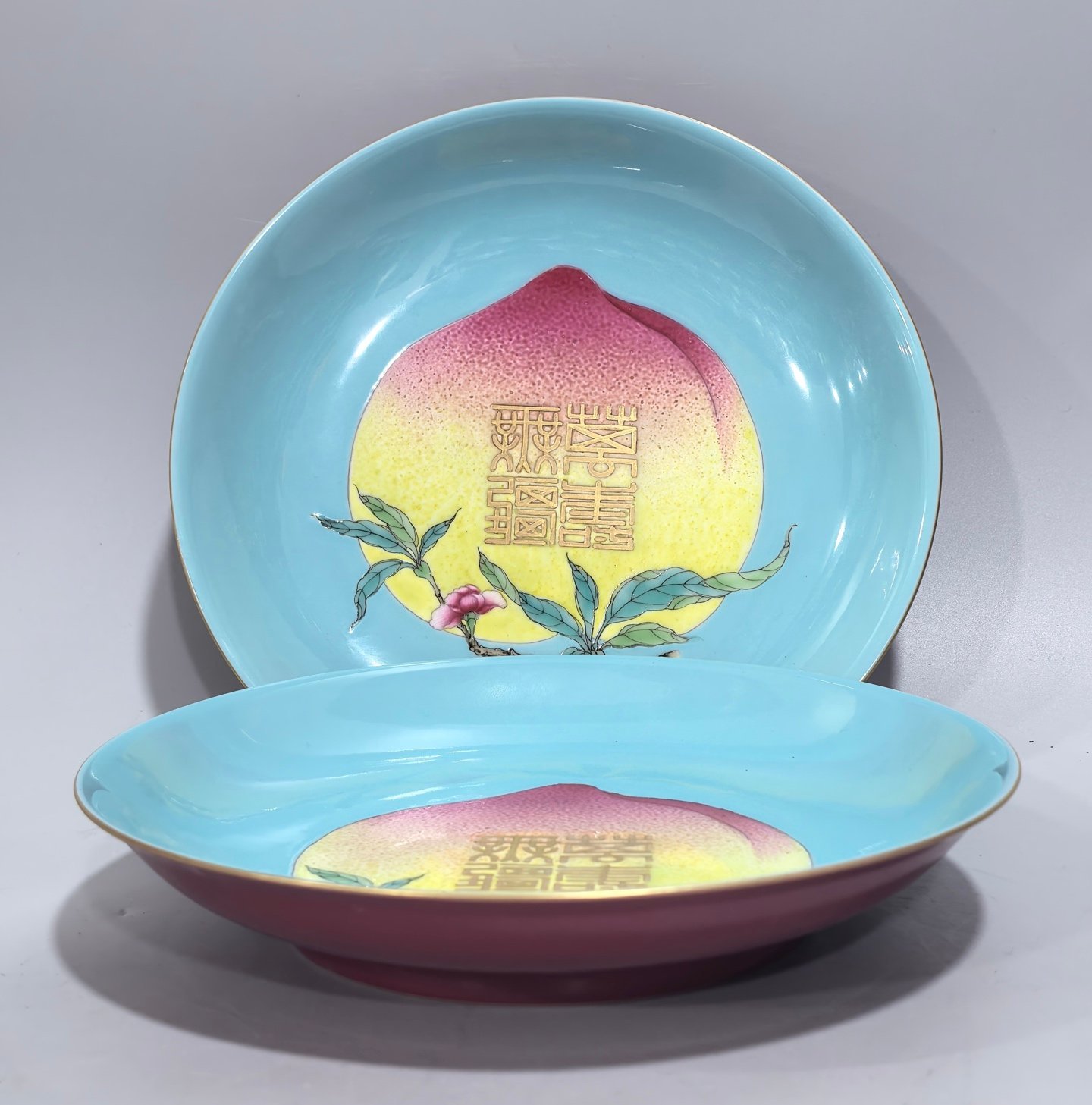 Qing Dynasty Yongzheng Pastel rouge red painted turquoise green peach Wanshou Wujie pattern plate