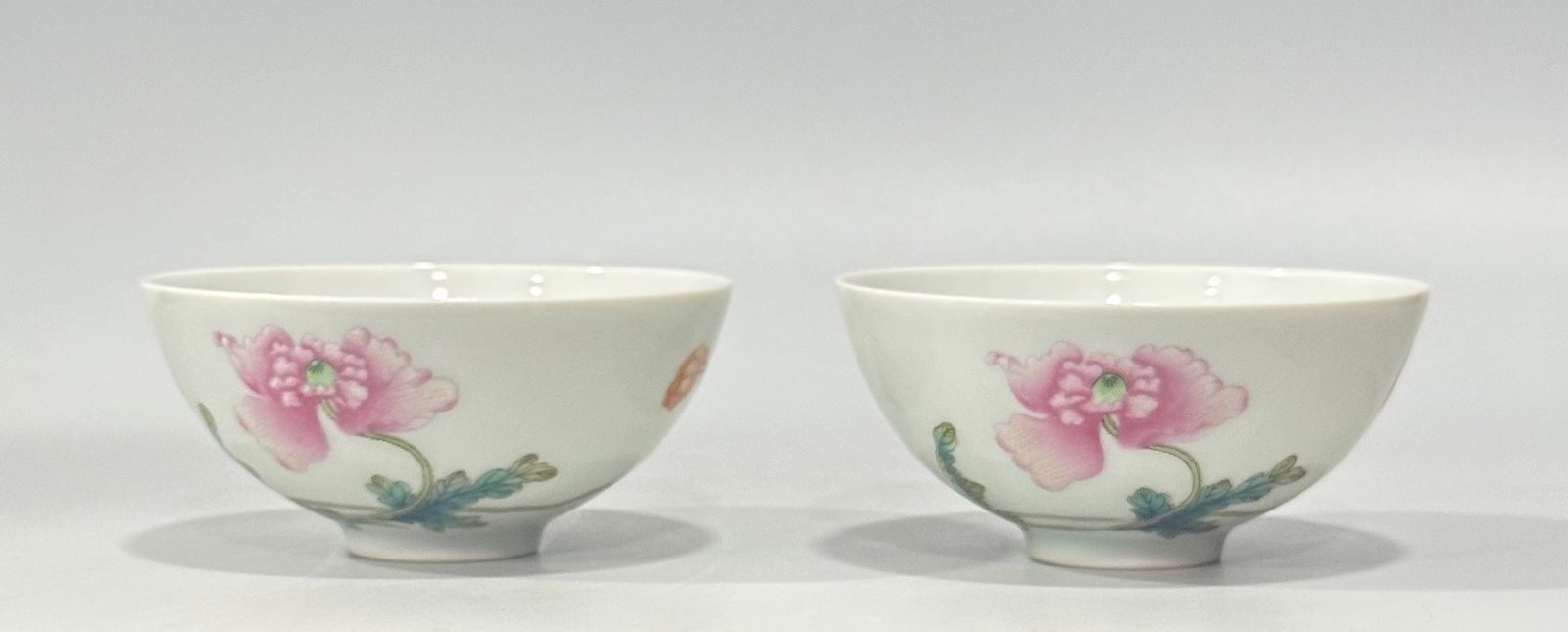 Qing Dynasty Yongzheng pastel flower pattern cup