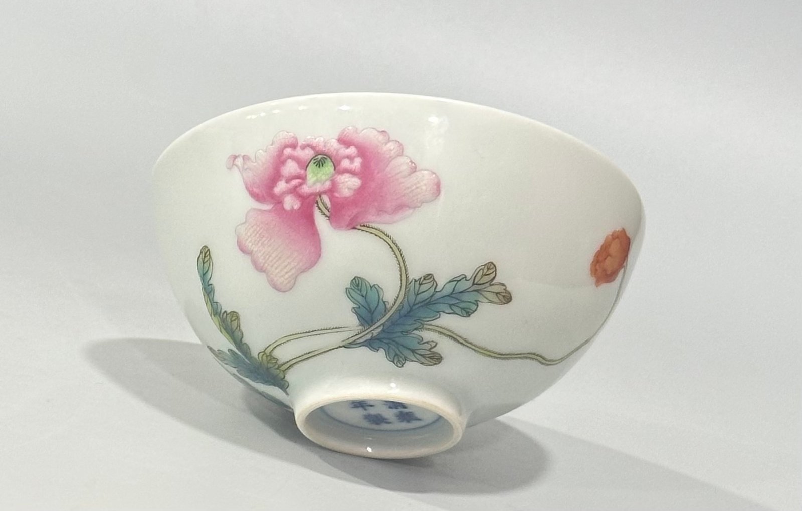 Qing Dynasty Yongzheng pastel flower pattern cup
