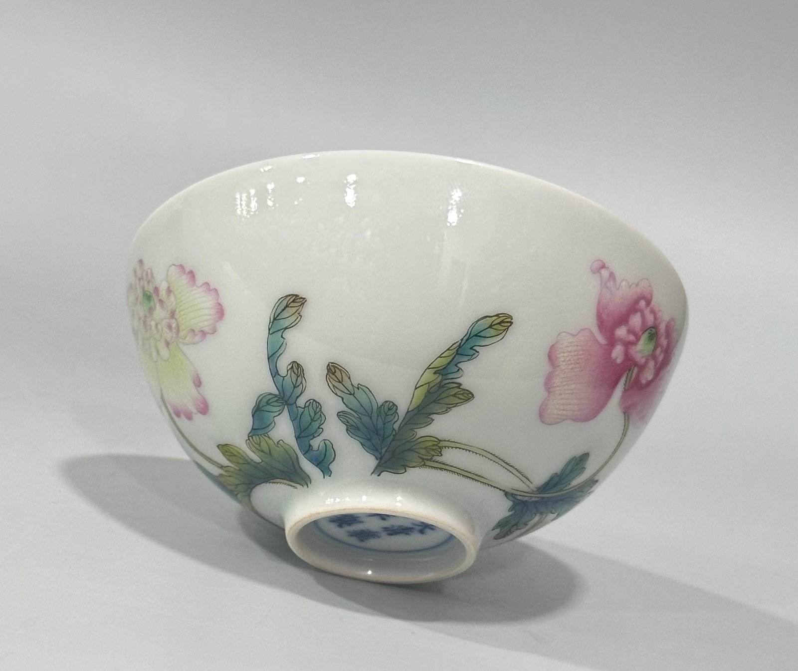Qing Dynasty Yongzheng pastel flower pattern cup
