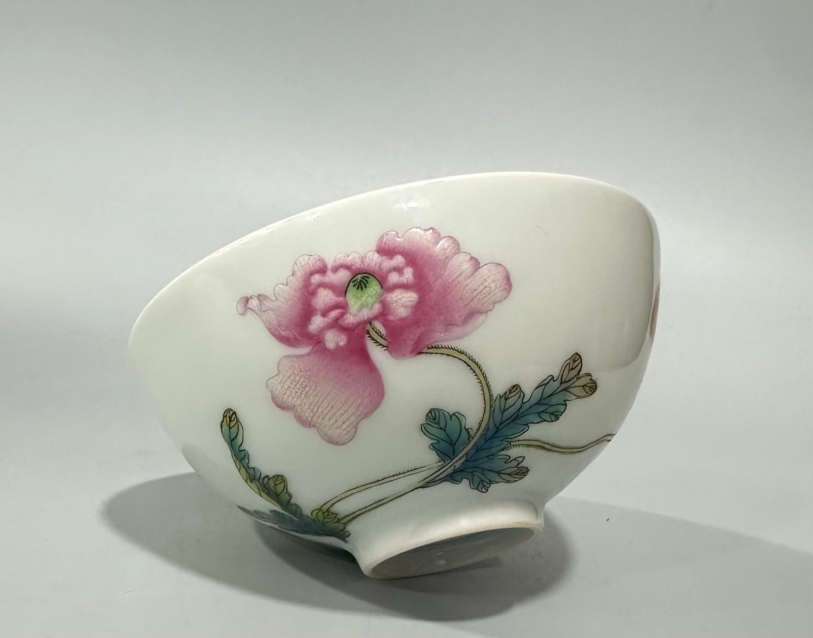 Qing Dynasty Yongzheng pastel flower pattern cup