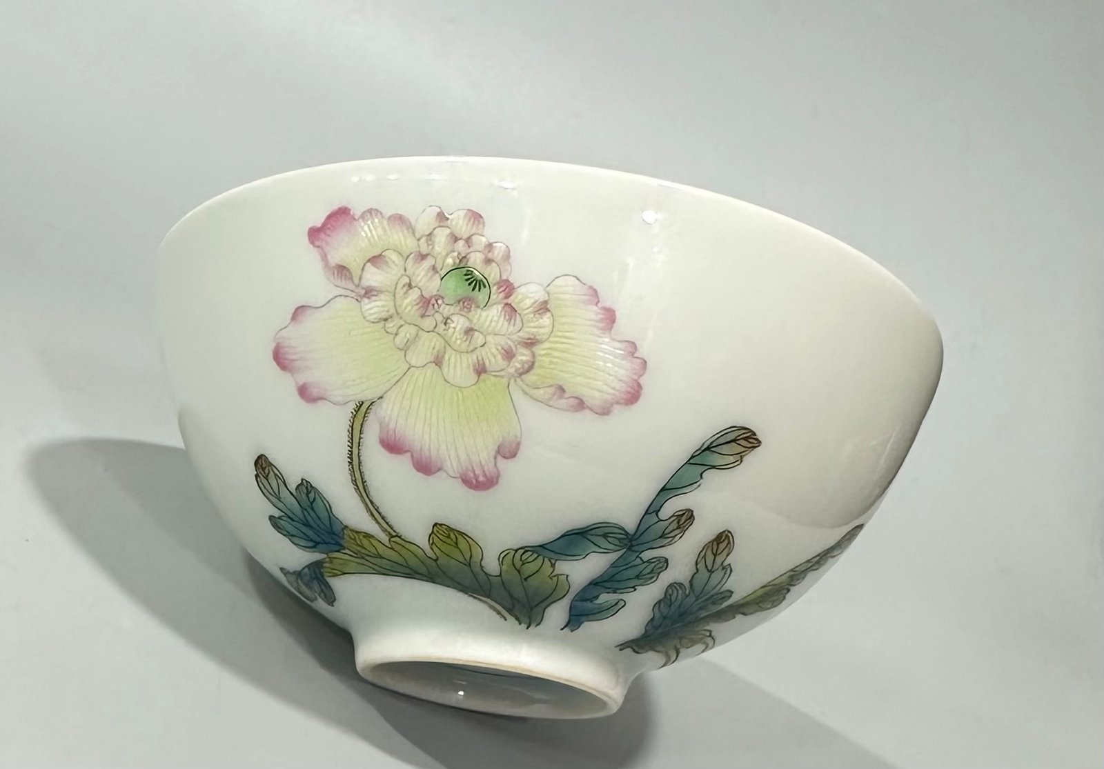 Qing Dynasty Yongzheng pastel flower pattern cup