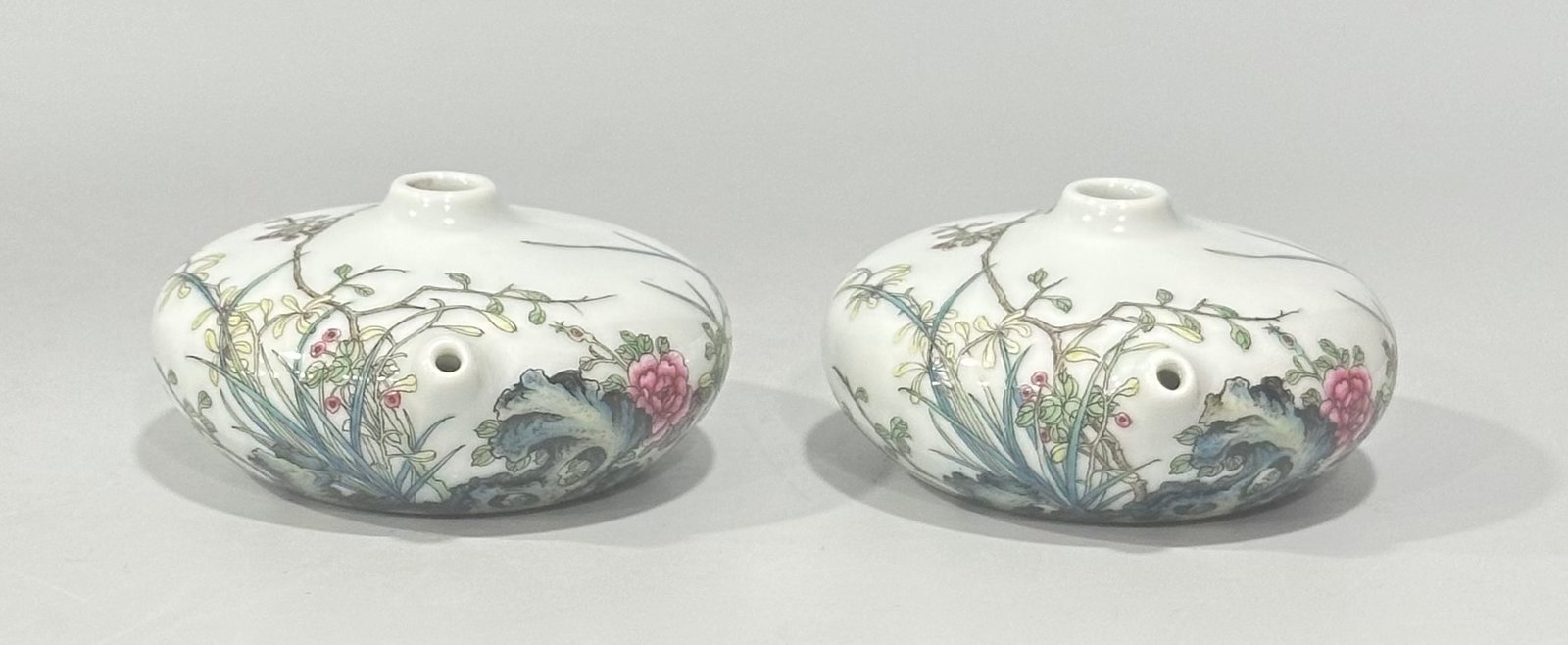 Qing Dynasty Yongzheng pastel flower pattern water drop