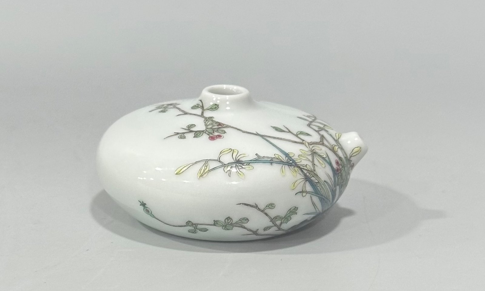 Qing Dynasty Yongzheng pastel flower pattern water drop