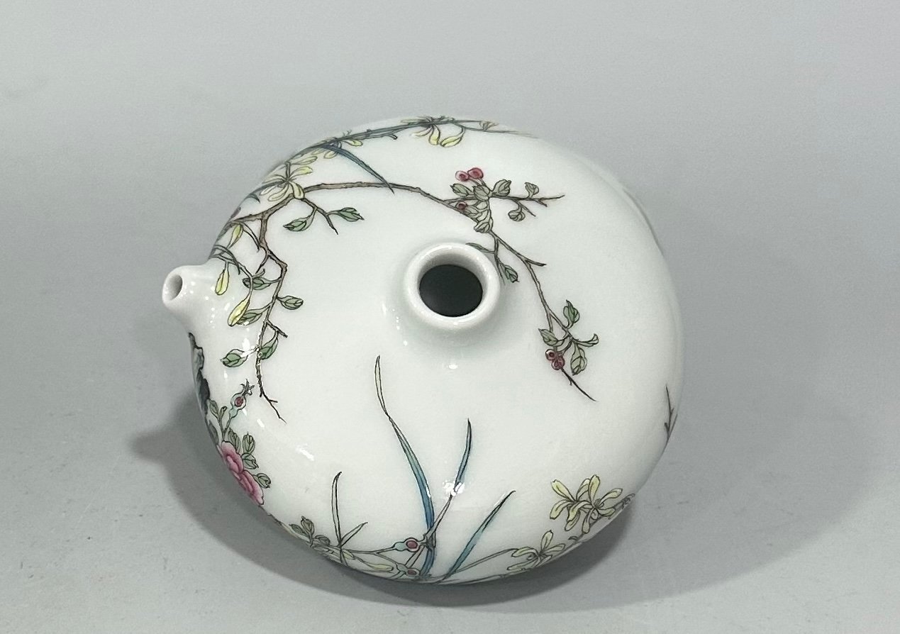 Qing Dynasty Yongzheng pastel flower pattern water drop