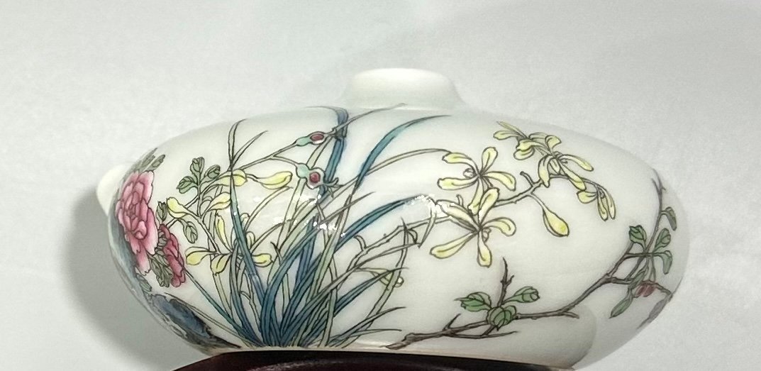 Qing Dynasty Yongzheng pastel flower pattern water drop