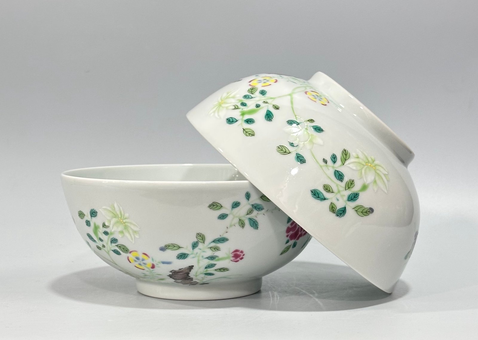Qing Dynasty Yongzheng Pastel flower pattern bowl