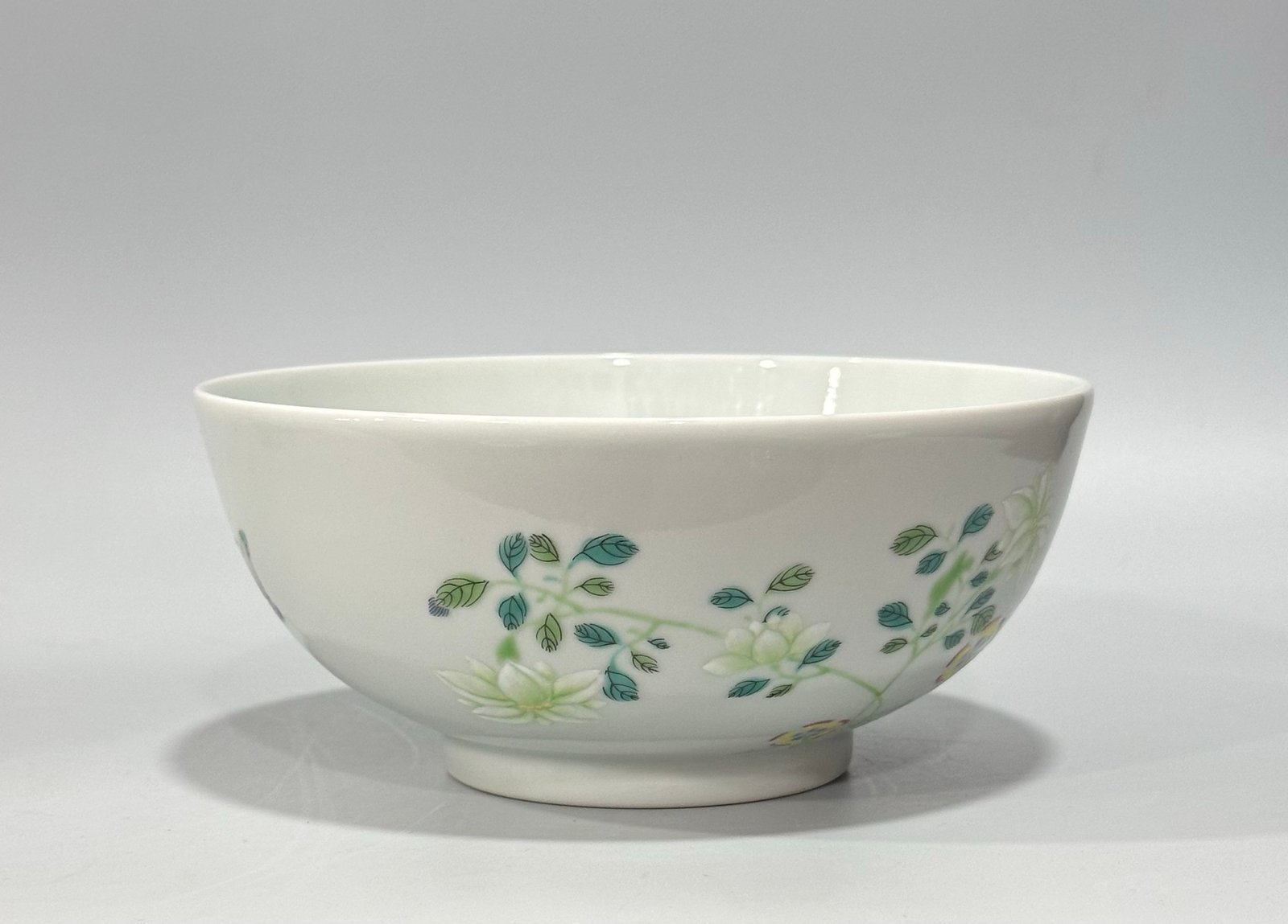 Qing Dynasty Yongzheng Pastel flower pattern bowl