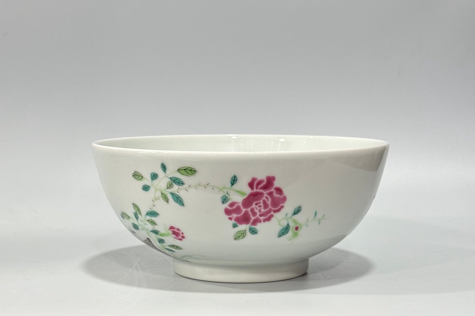 Qing Dynasty Yongzheng Pastel flower pattern bowl