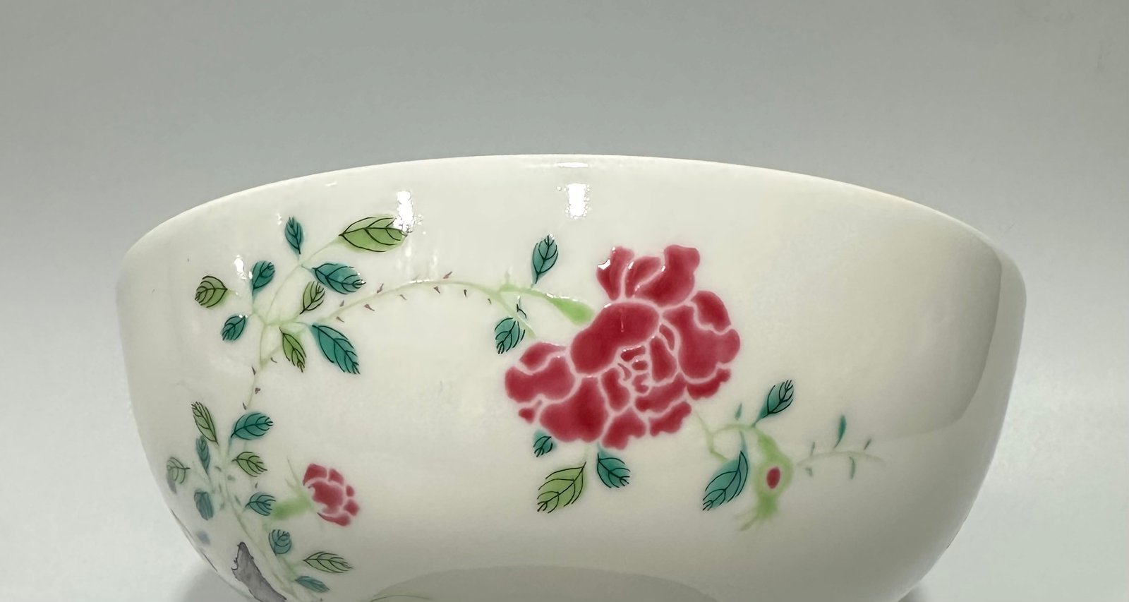 Qing Dynasty Yongzheng Pastel flower pattern bowl