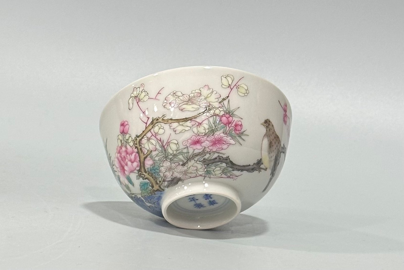 Qing Dynasty Yongzheng Pastel cup with flower and bird patterns