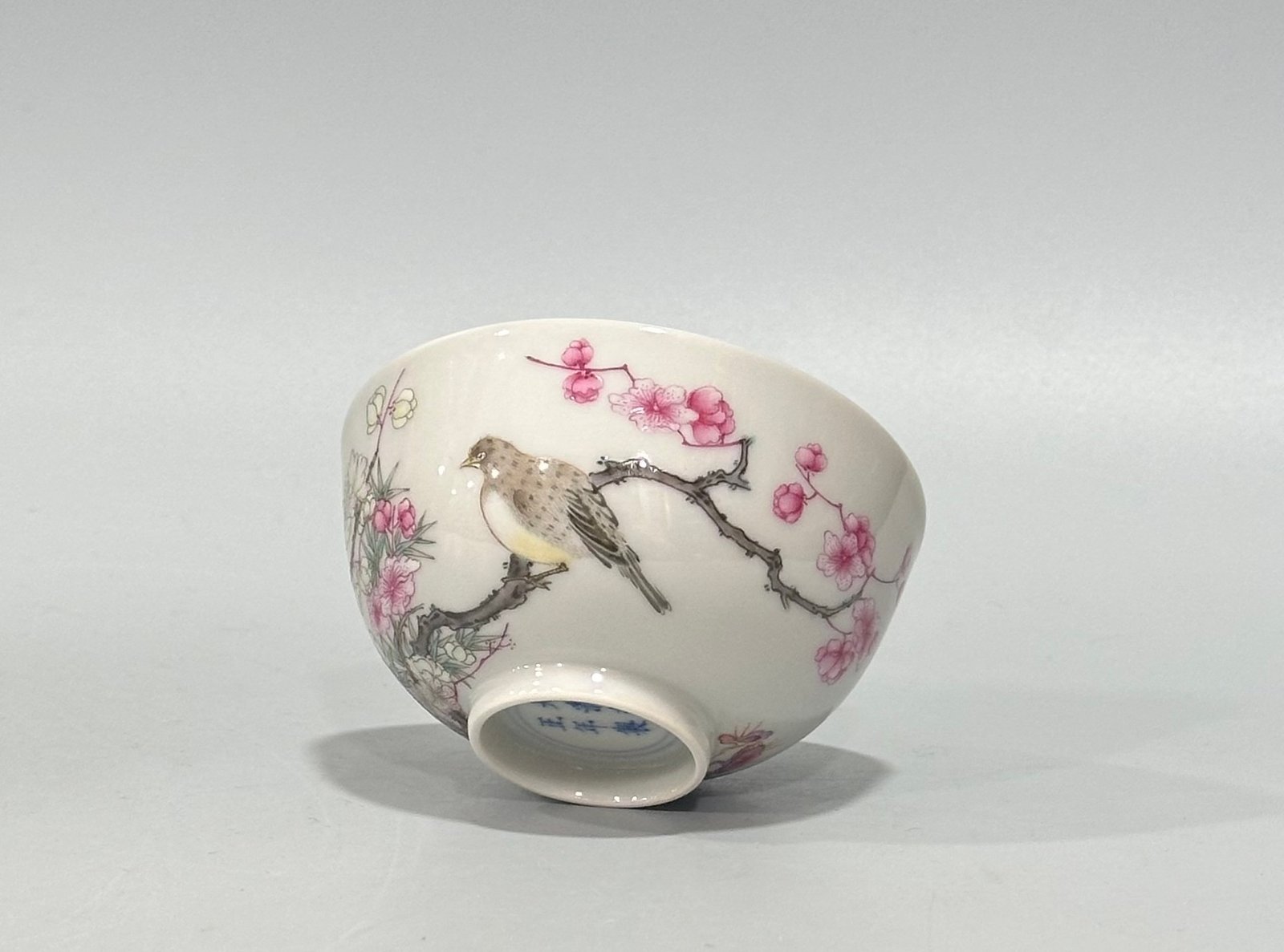 Qing Dynasty Yongzheng Pastel cup with flower and bird patterns