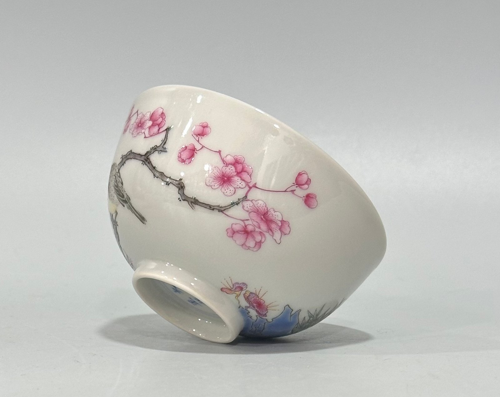 Qing Dynasty Yongzheng Pastel cup with flower and bird patterns