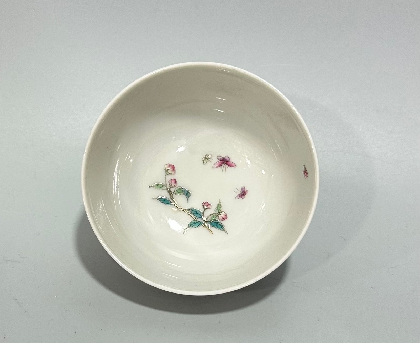 Qing Dynasty Yongzheng Pastel cup with flower and bird patterns