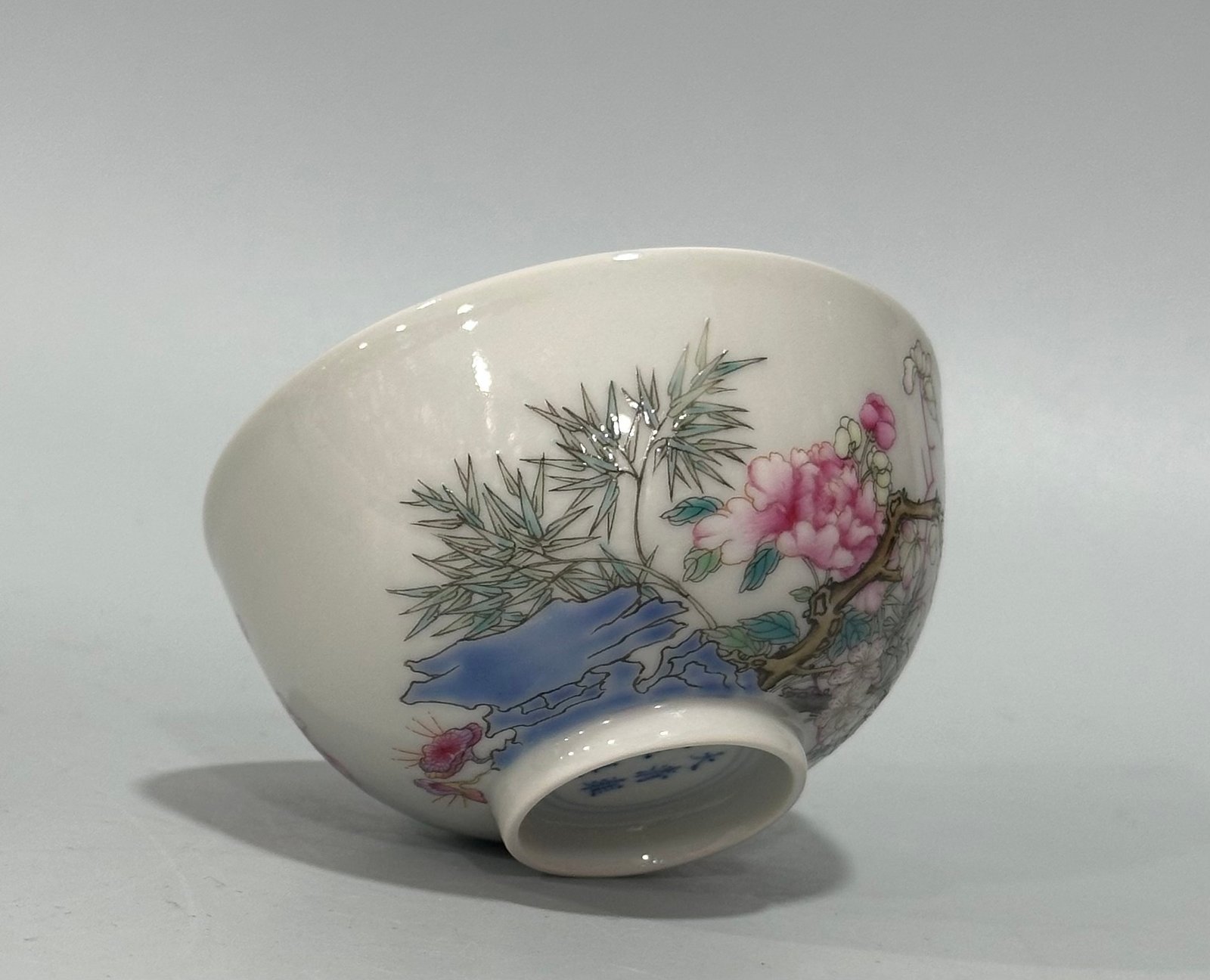 Qing Dynasty Yongzheng Pastel cup with flower and bird patterns