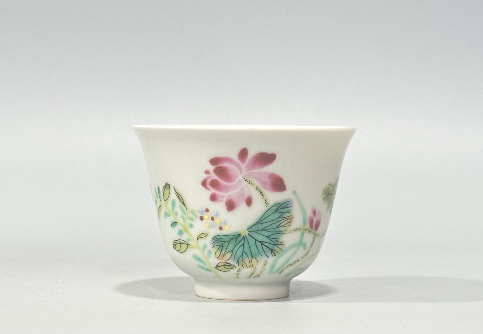 Qing Dynasty Yongzheng Pastel cup with flower and bird patterns
