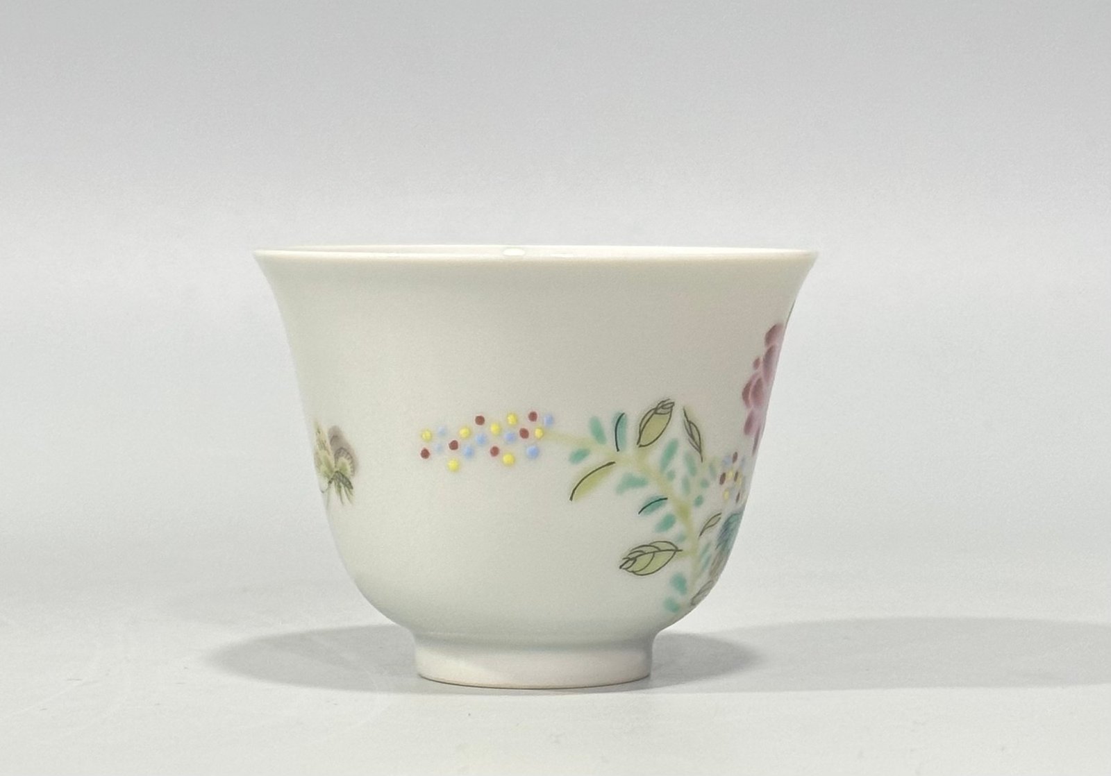 Qing Dynasty Yongzheng Pastel cup with flower and bird patterns