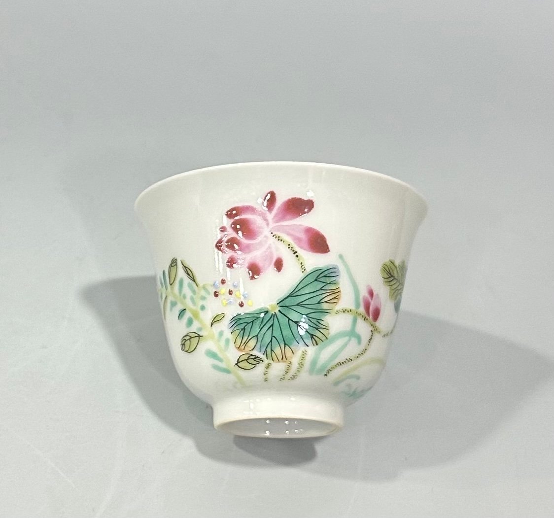 Qing Dynasty Yongzheng Pastel cup with flower and bird patterns