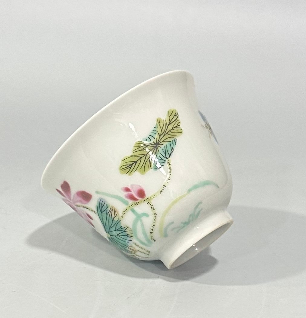 Qing Dynasty Yongzheng Pastel cup with flower and bird patterns