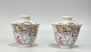 Qing Dynasty Yongzheng Pastel blue and white covered bowl