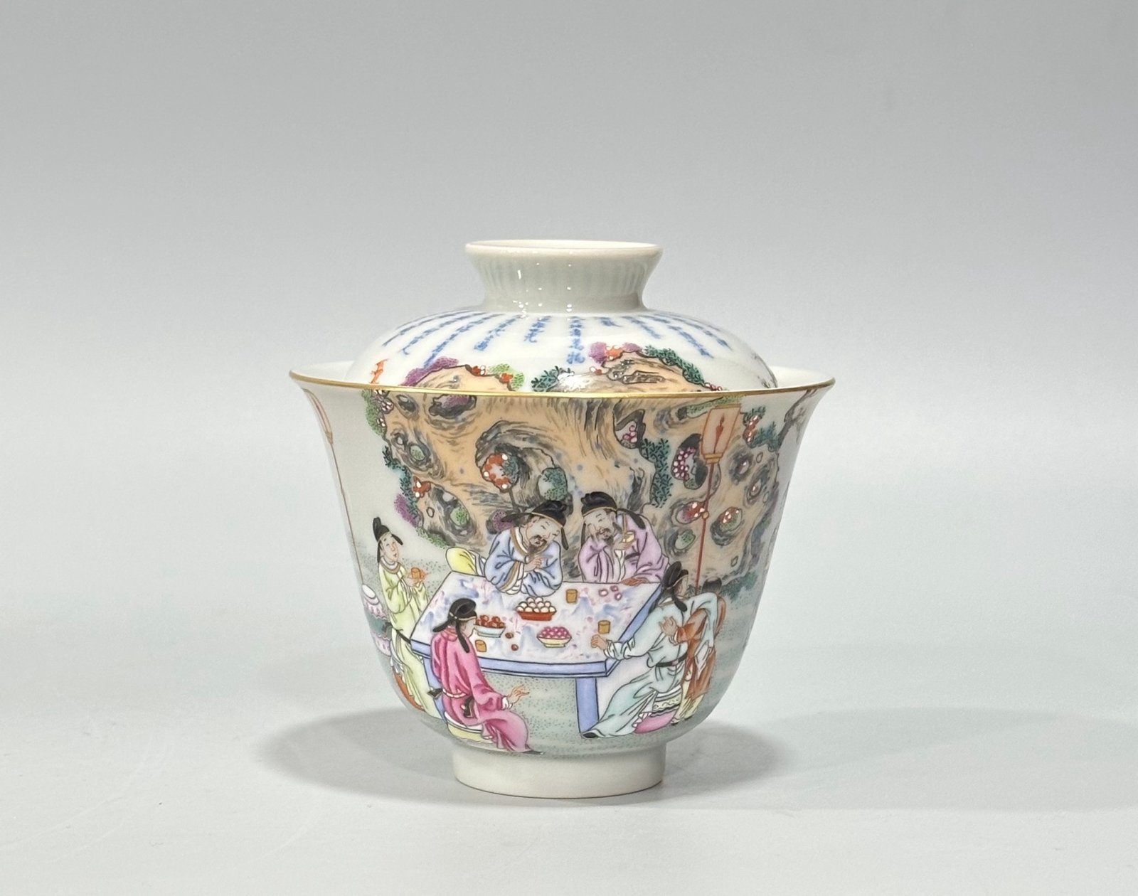 Qing Dynasty Yongzheng Pastel blue and white covered bowl